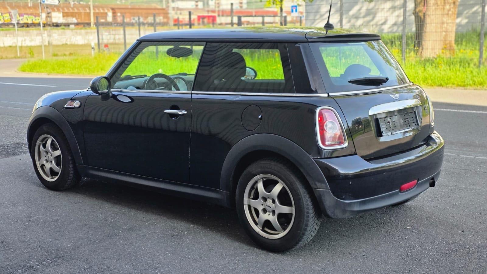 MINI One-image-3