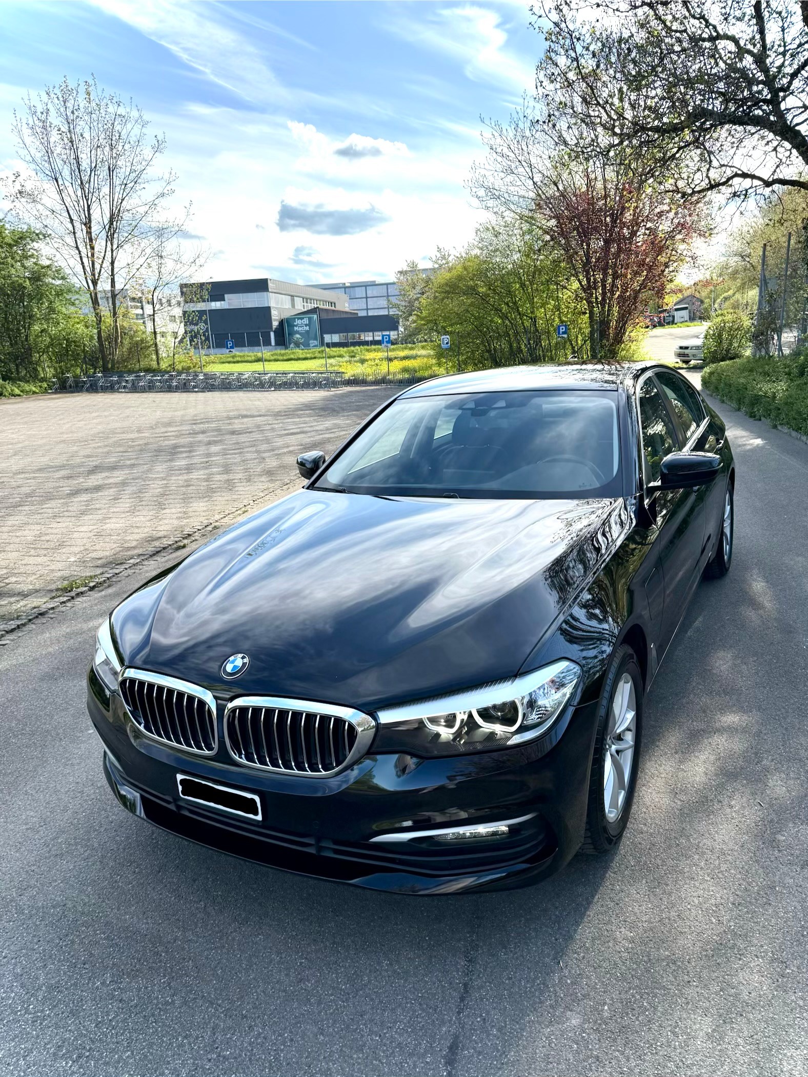 BMW 530e iPerformance Steptronic-image-2