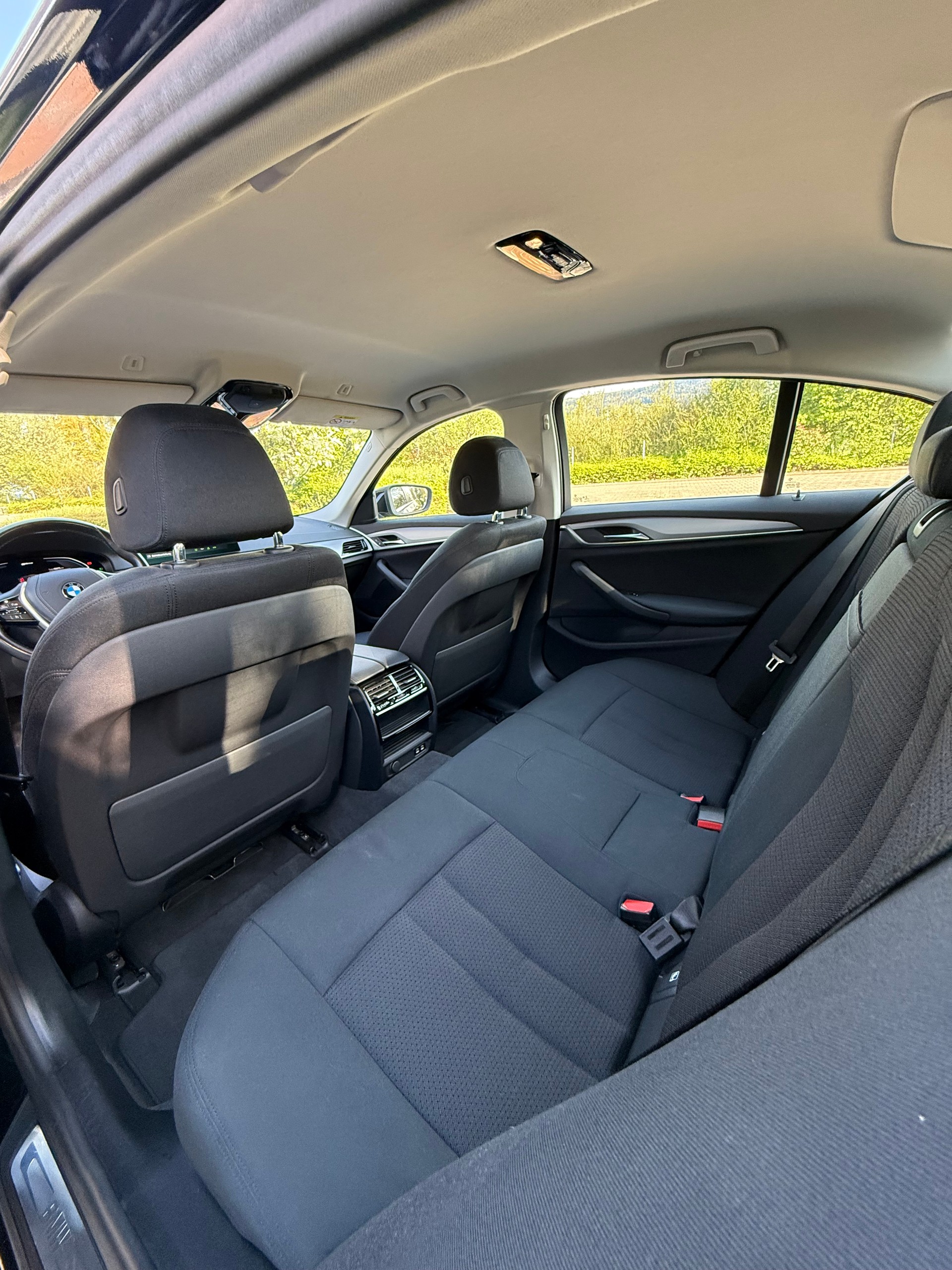 BMW 530e iPerformance Steptronic-image-11