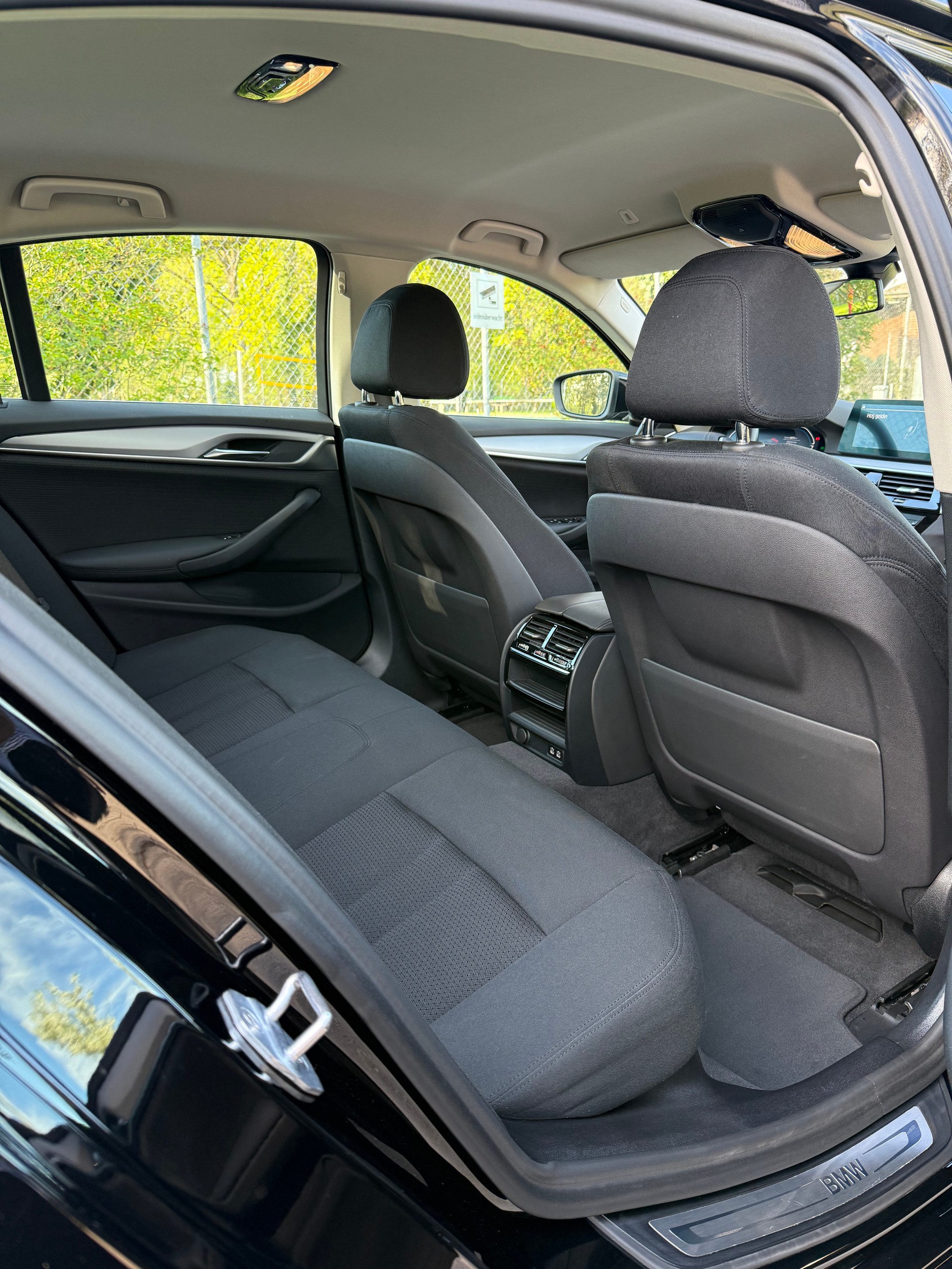 BMW 530e iPerformance Steptronic-image-12