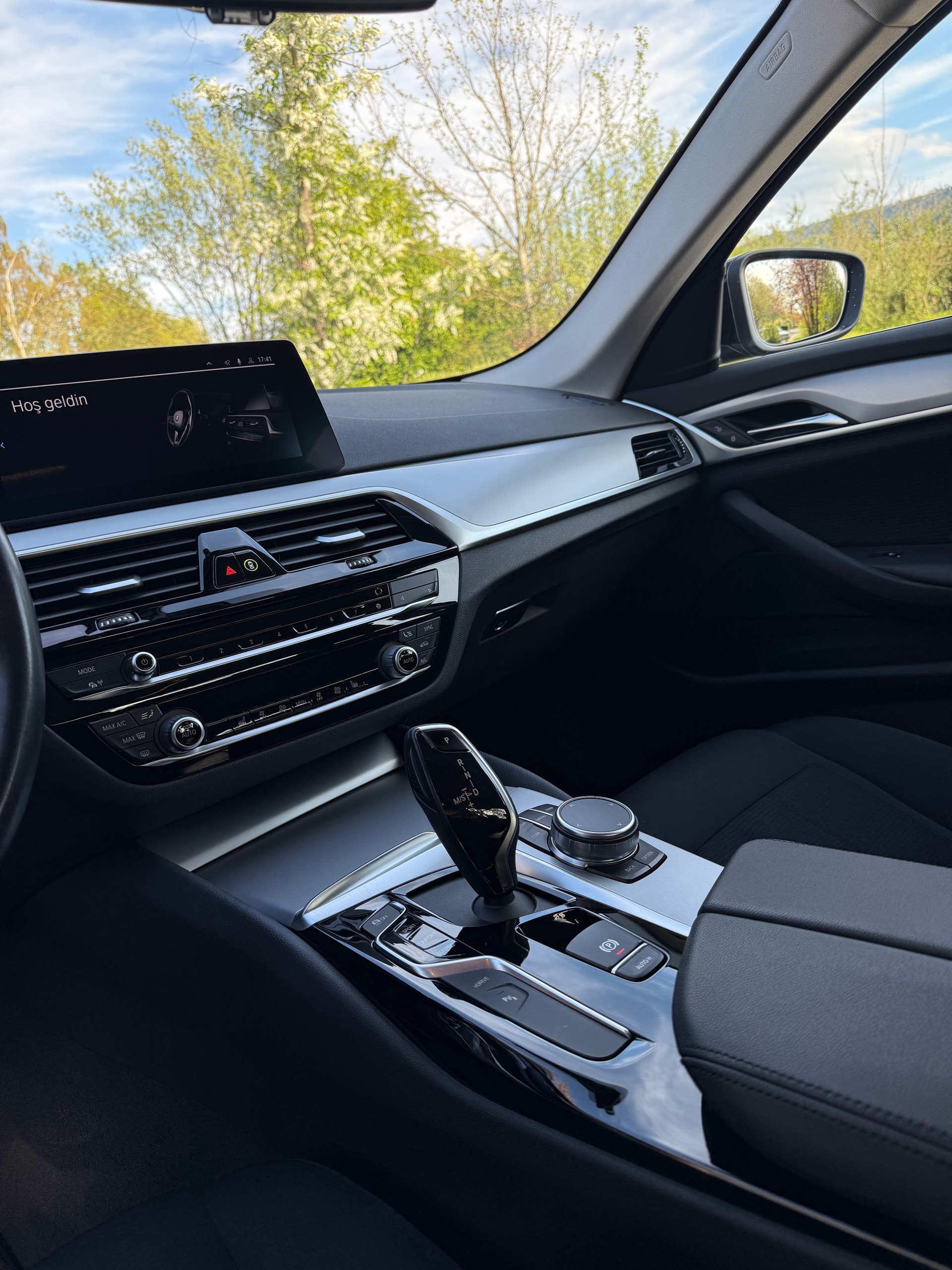 BMW 530e iPerformance Steptronic-image-6