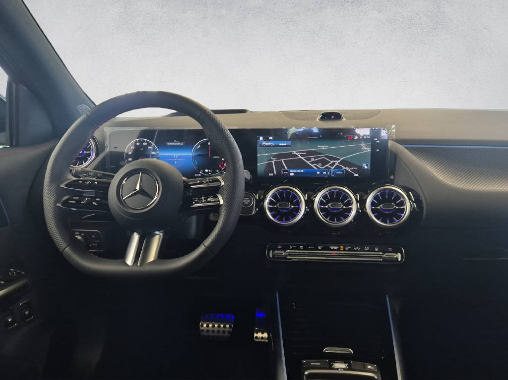 MERCEDES-BENZ GLA 250 e EQ Star AMG Line-image-11
