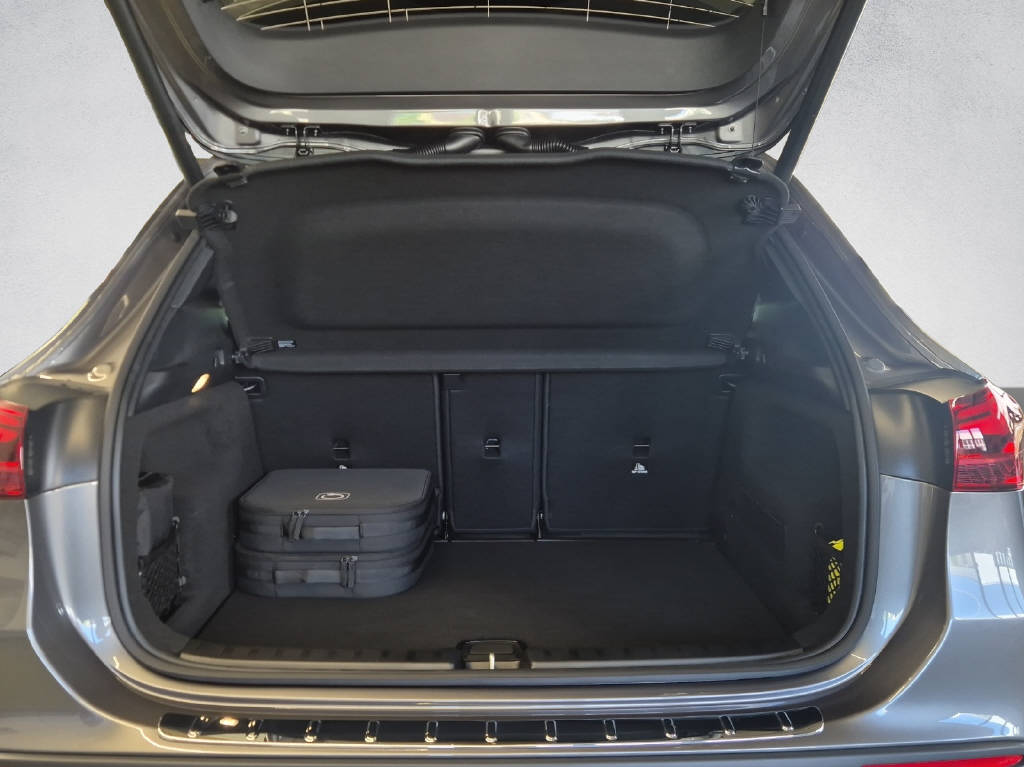 MERCEDES-BENZ GLA 250 e EQ Star AMG Line-image-6