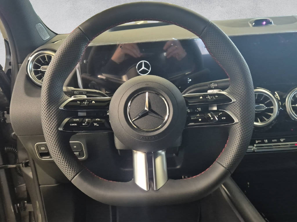MERCEDES-BENZ GLA 250 e EQ Star AMG Line-image-9