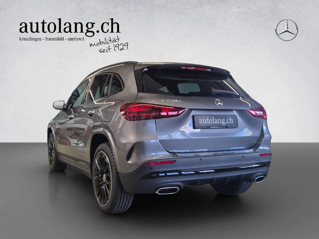 MERCEDES-BENZ GLA 250 e EQ Star AMG Line-image-2