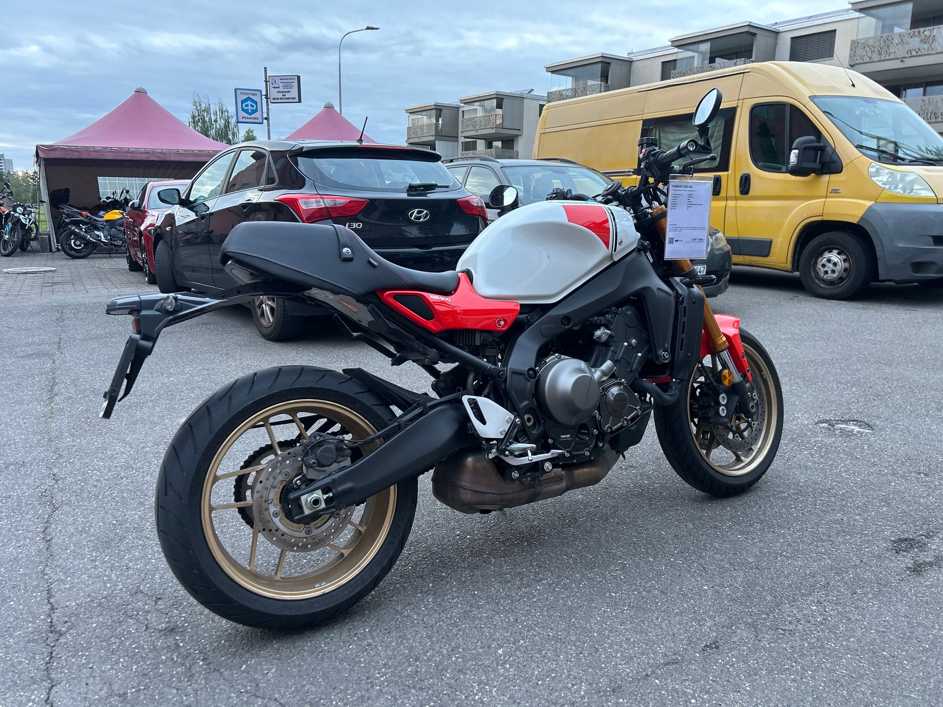 YAMAHA XSR 900-showroom-element-2