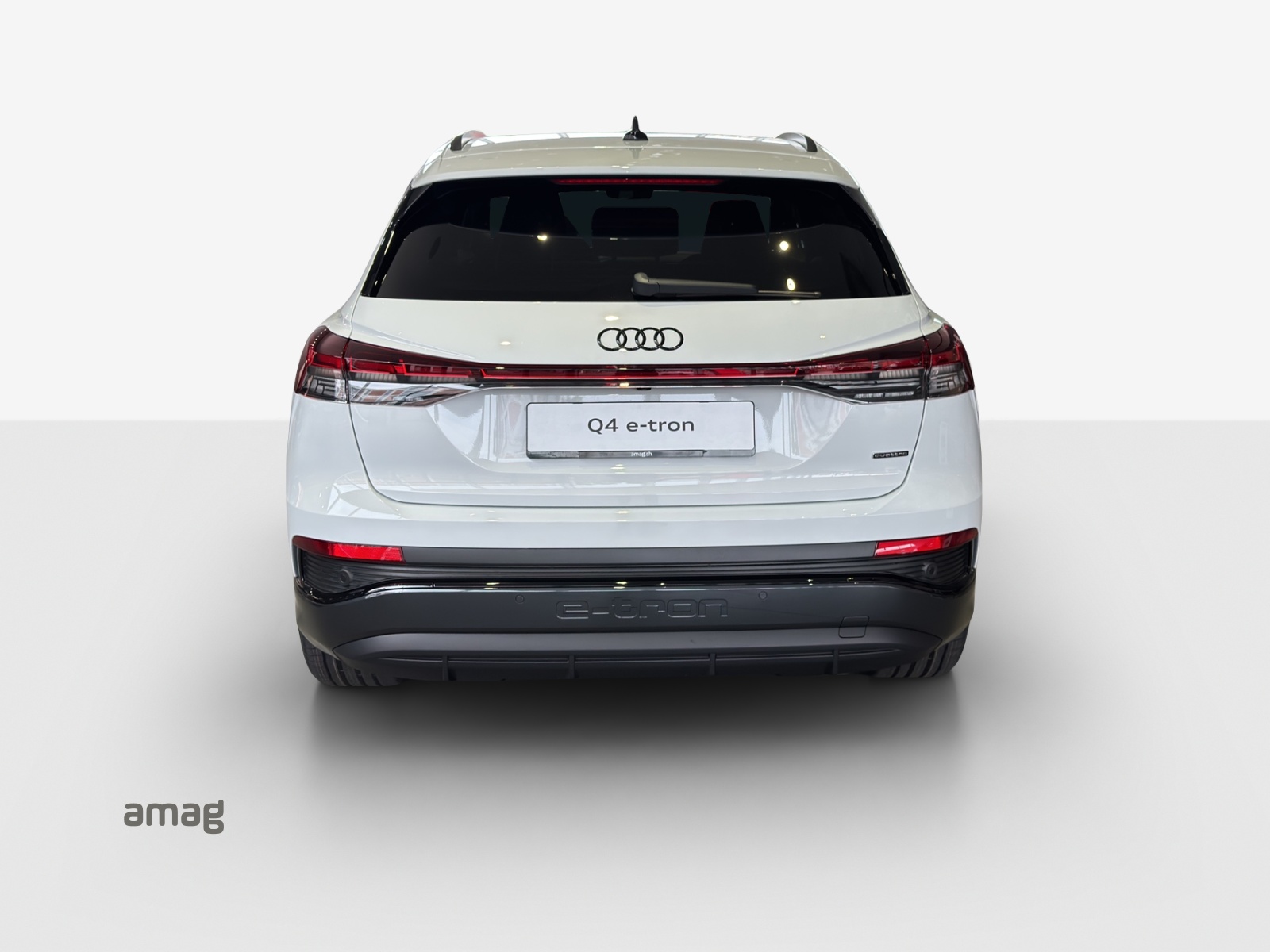 AUDI Q4 e-tron 45 Edition Swiss Ski quattro-showroom-element-3