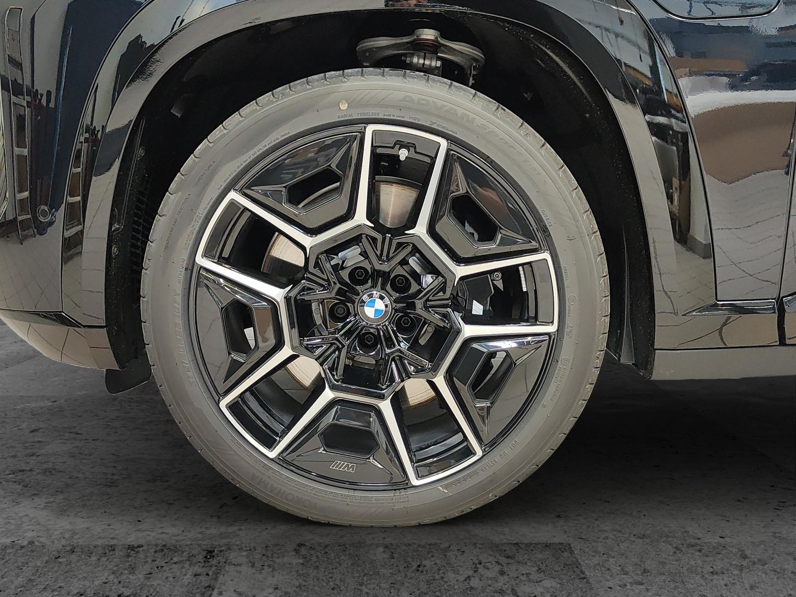 BMW XM 50e Plug-in Hybrid-image-8