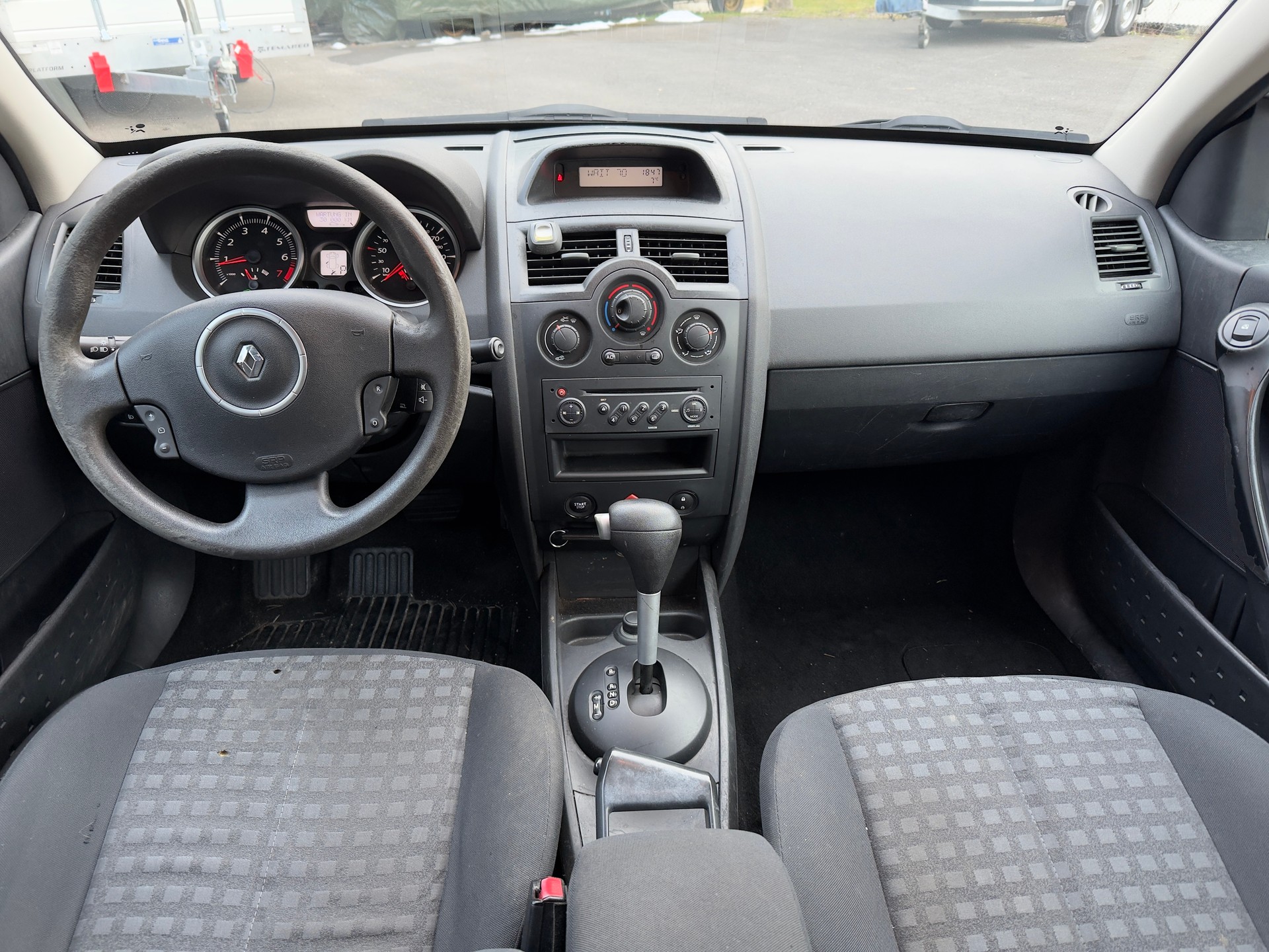 RENAULT Mégane Break 1.6 16V Expression Automatic-image-9