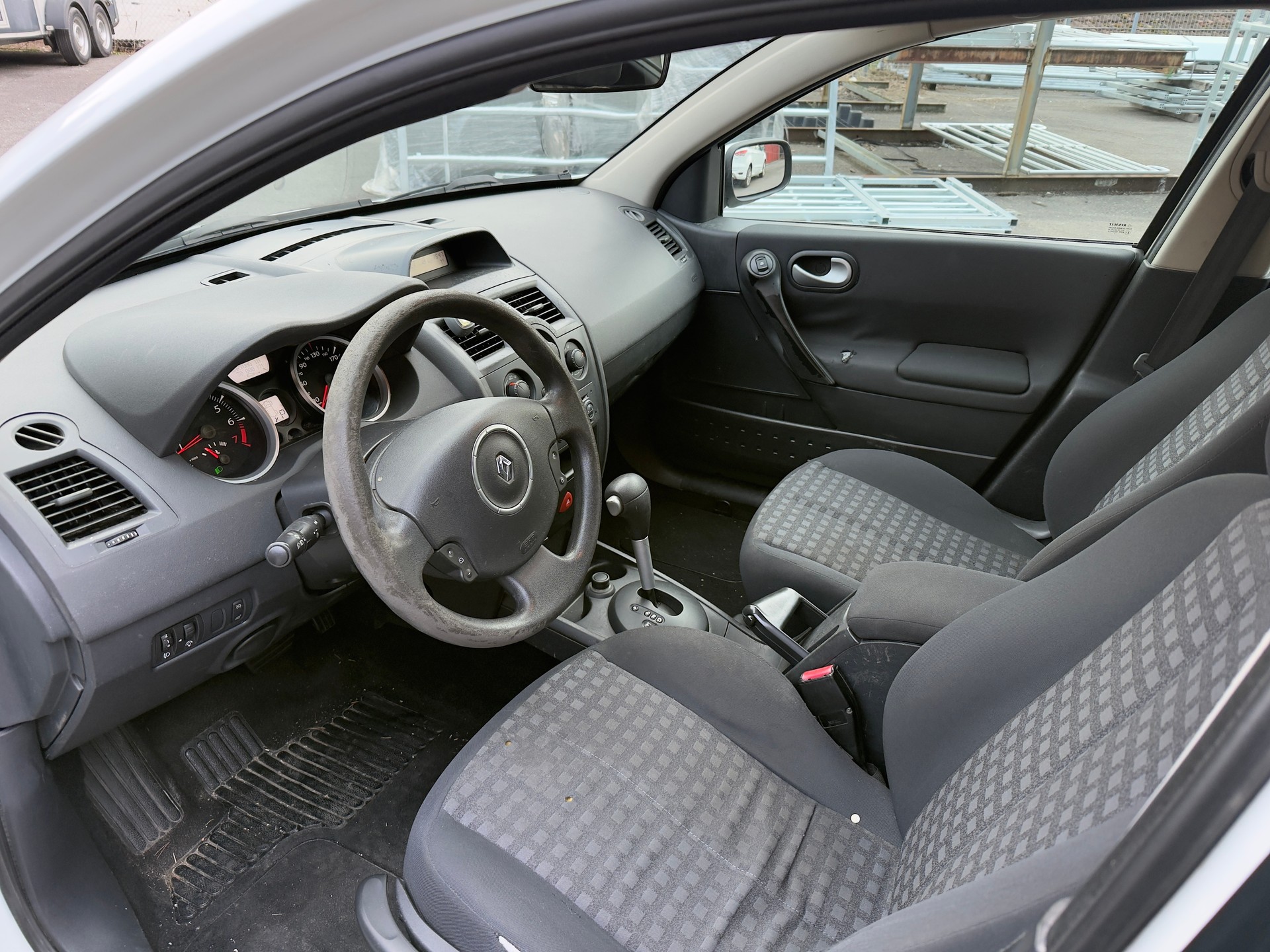 RENAULT Mégane Break 1.6 16V Expression Automatic-image-7