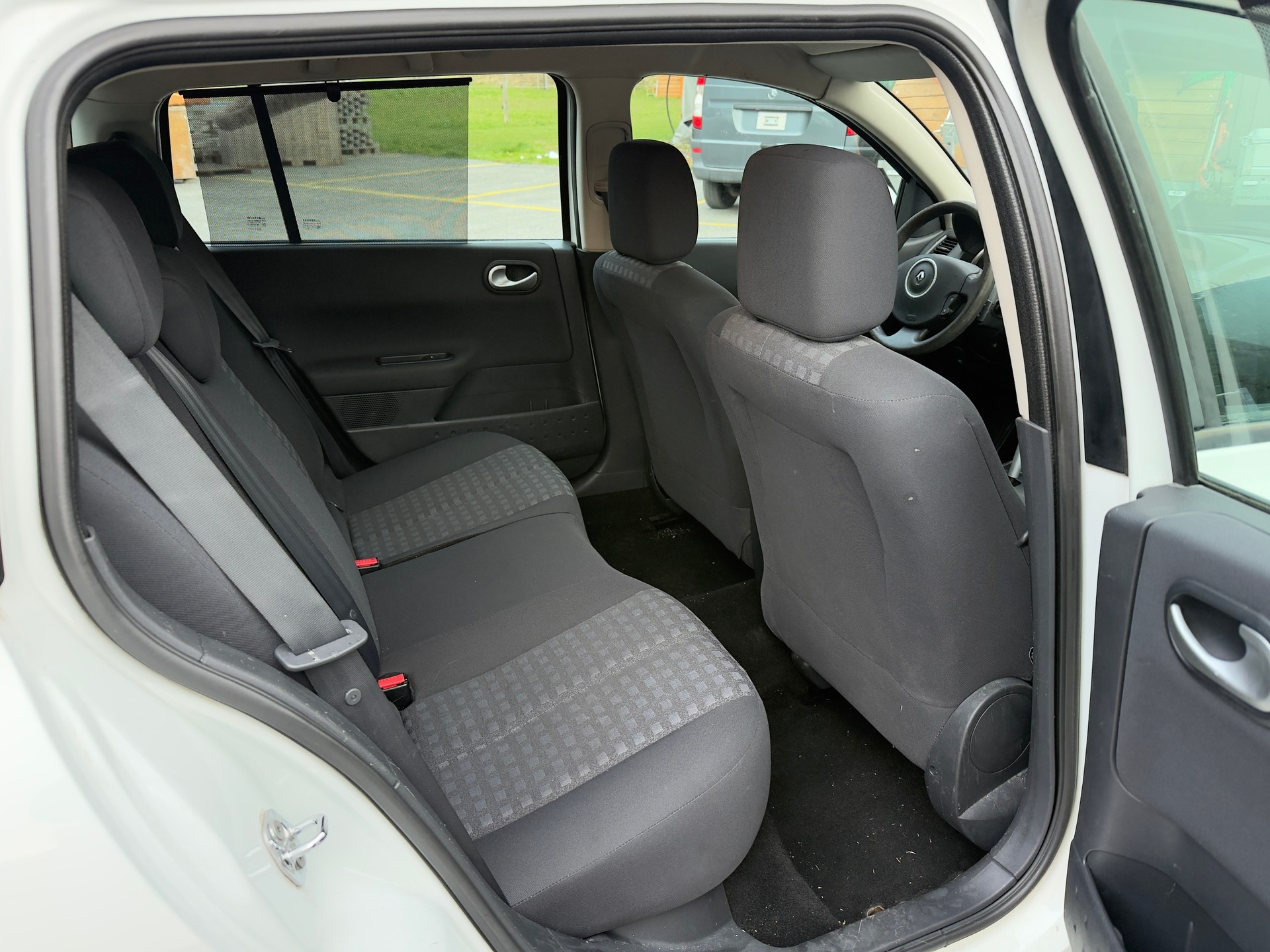 RENAULT Mégane Break 1.6 16V Expression Automatic-image-6