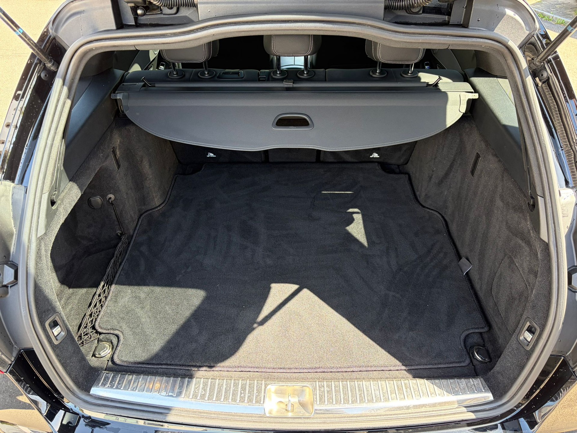 MERCEDES-BENZ C 220 d Swiss Star AMG Line 4M 9G-Tronic-image-7