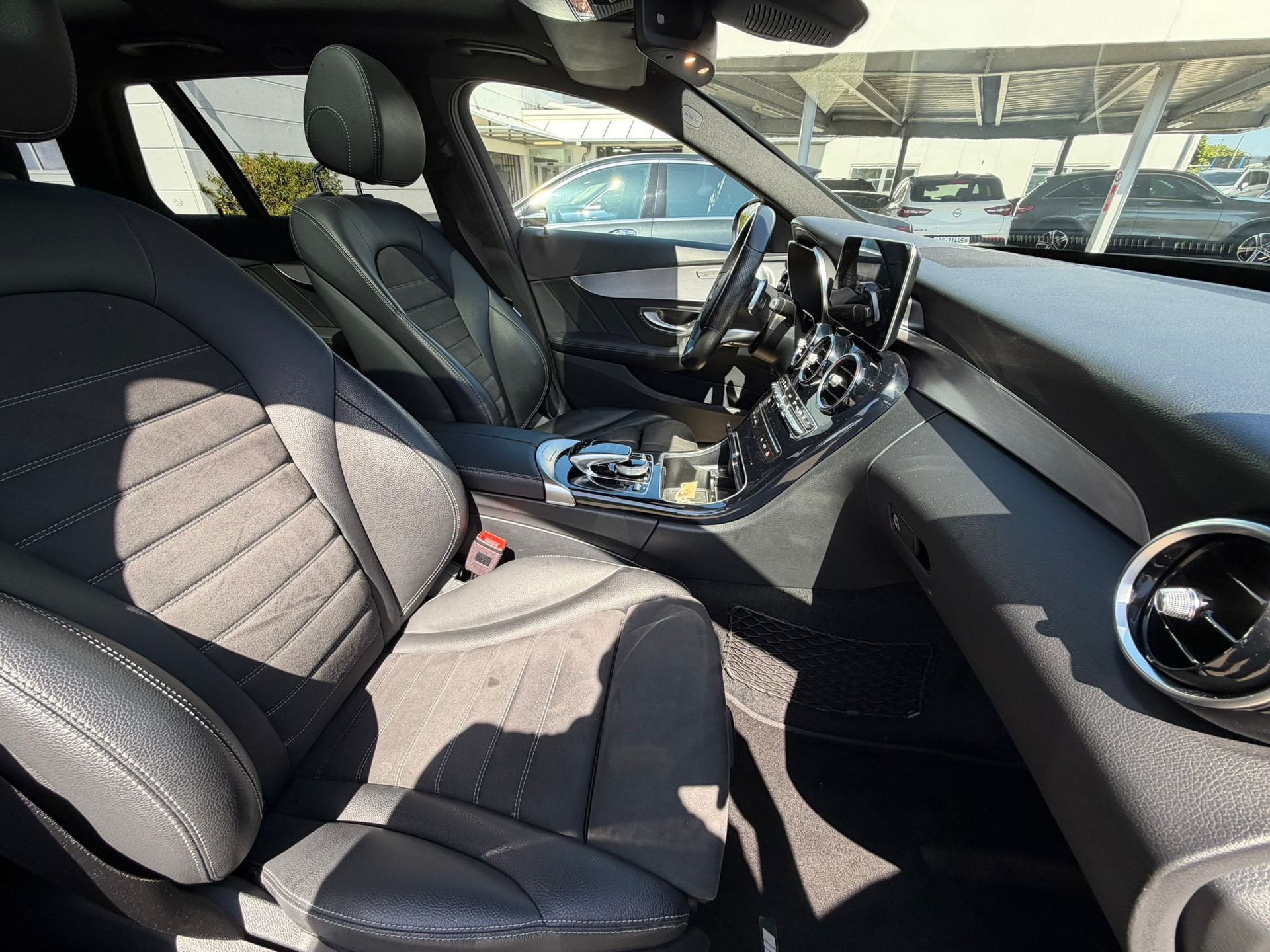 MERCEDES-BENZ C 220 d Swiss Star AMG Line 4M 9G-Tronic-image-13