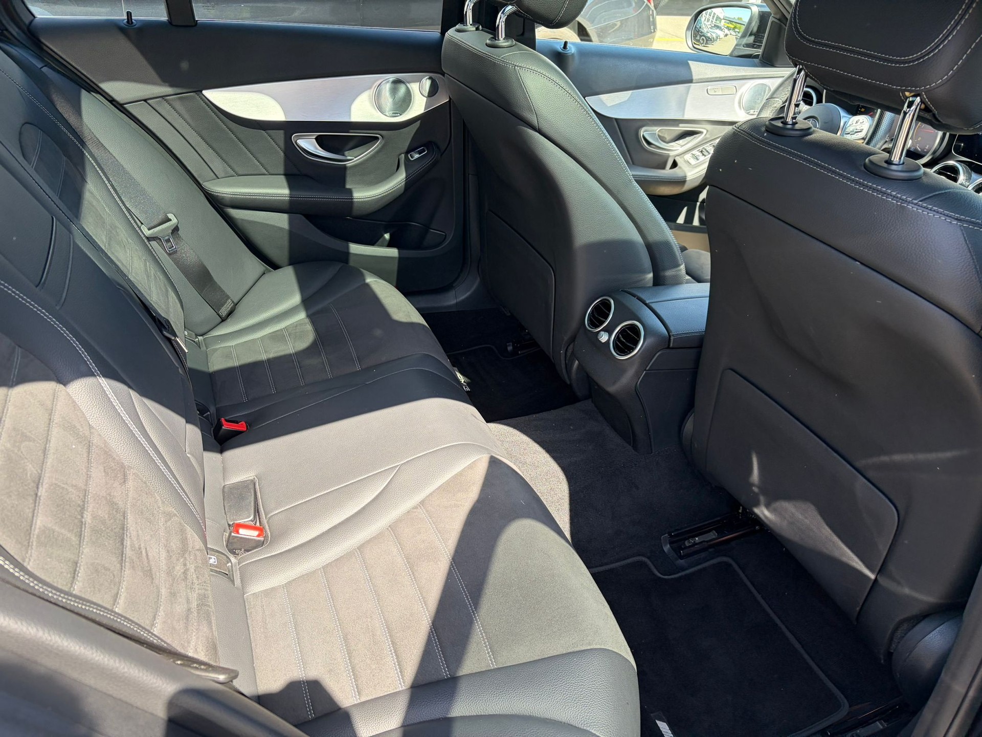MERCEDES-BENZ C 220 d Swiss Star AMG Line 4M 9G-Tronic-image-15