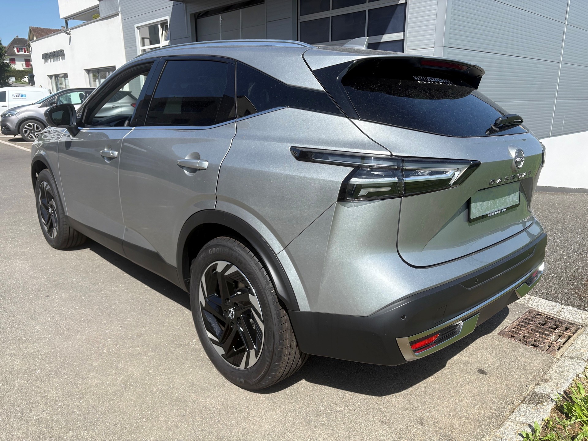 NISSAN 1.3 N-CONNECTA 4X4-image-2