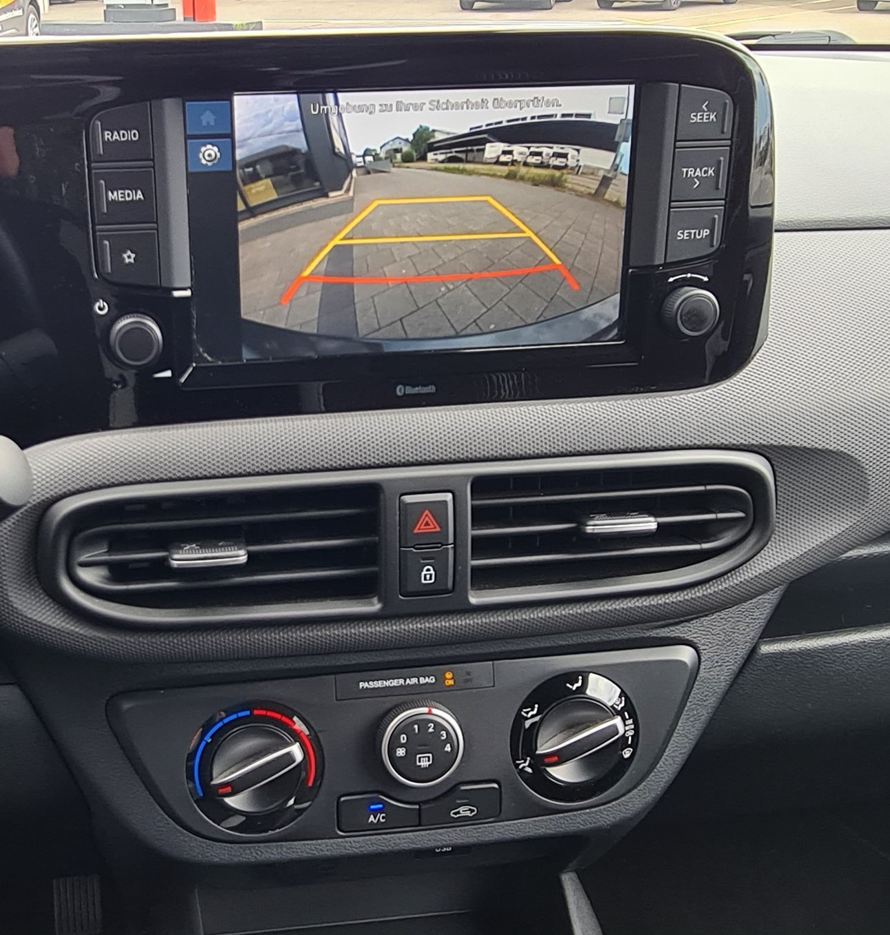 HYUNDAI i10 1.2 Amplia-image-13