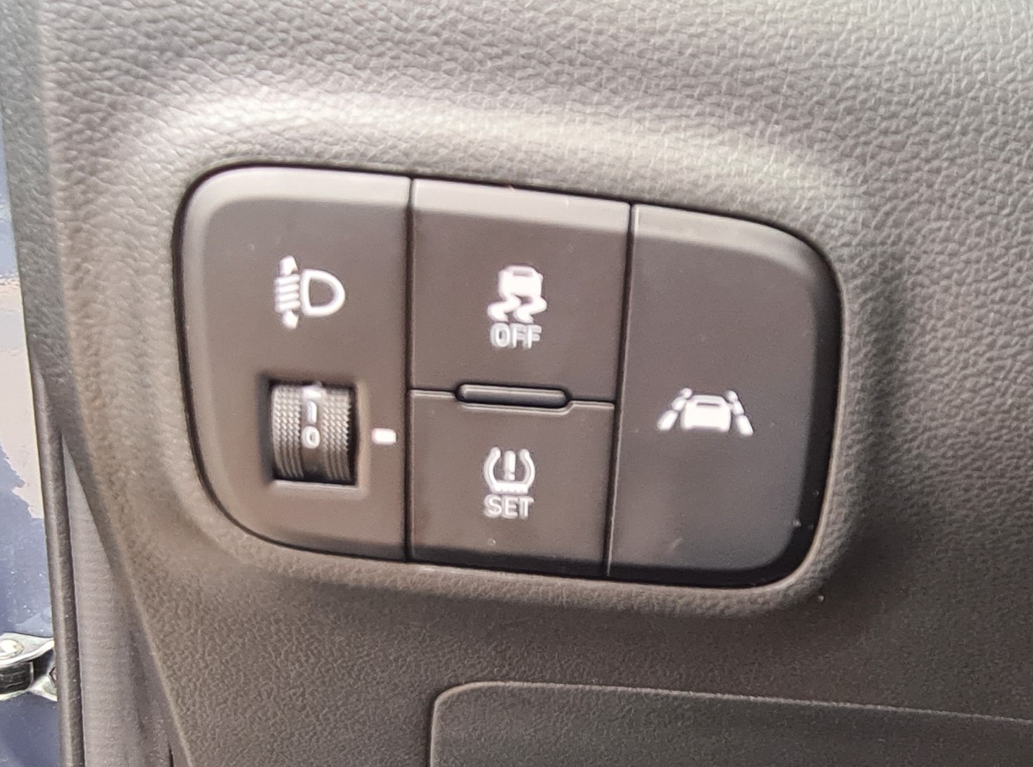 HYUNDAI i10 1.2 Amplia-image-15