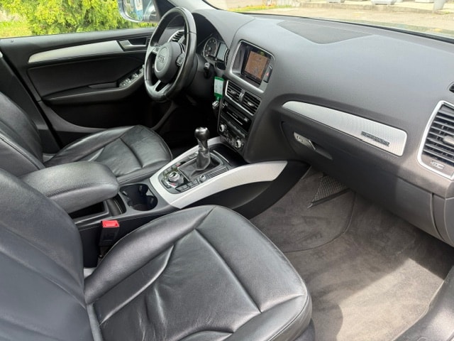 AUDI Q5 2.0 TFSI quattro-image-10