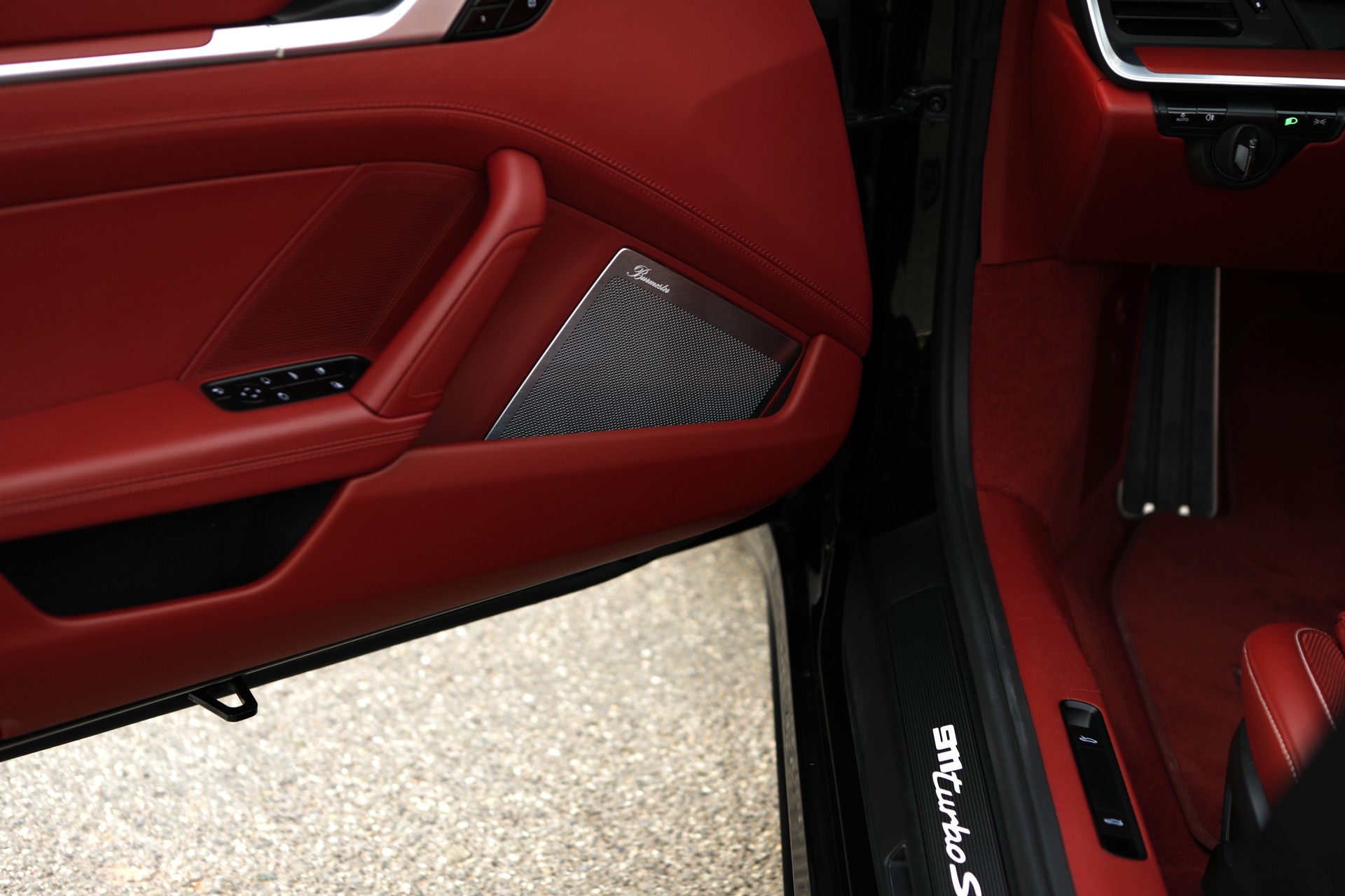 PORSCHE 911 Turbo S PDK-image-13