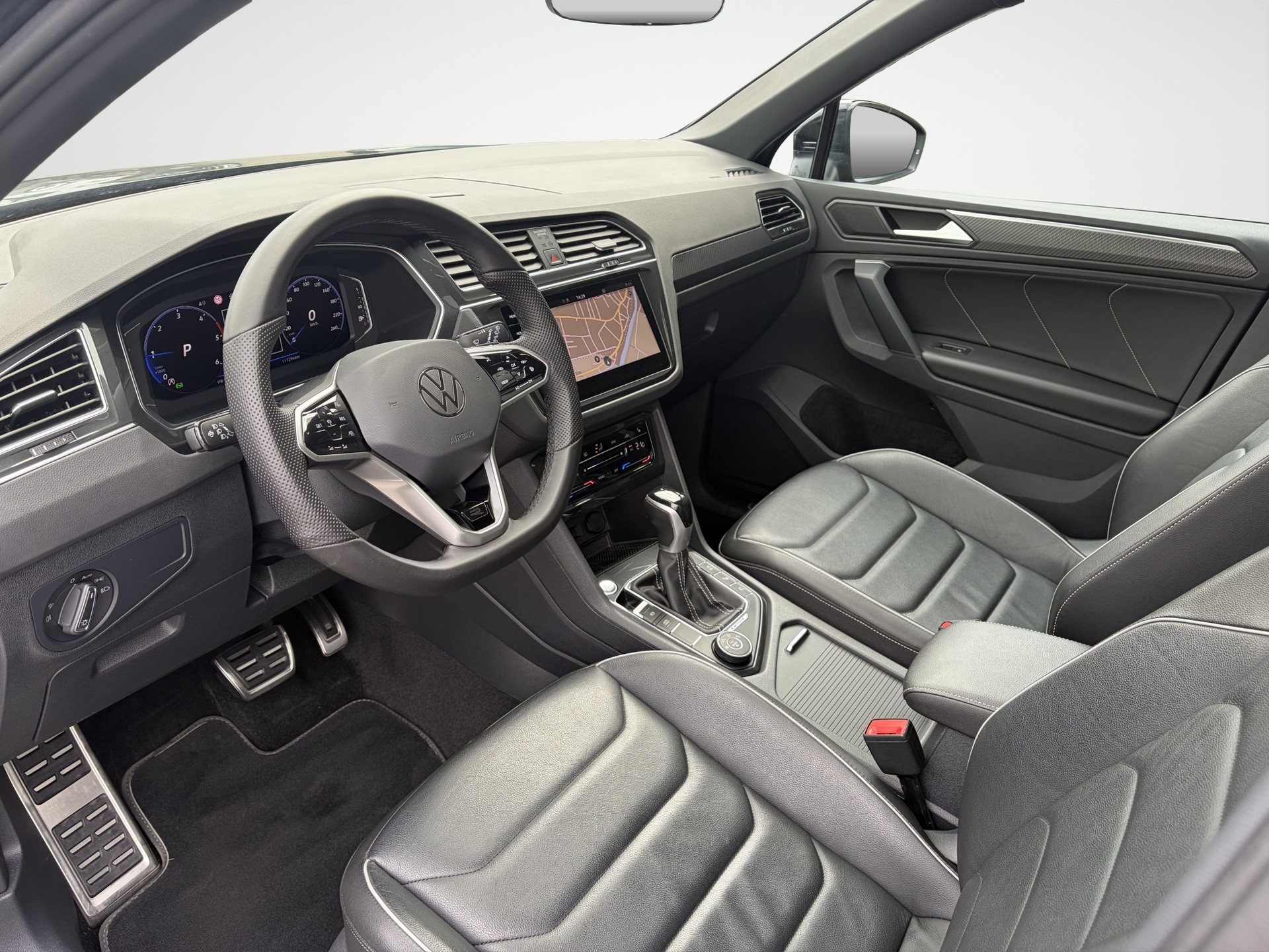 VW Tiguan 2.0 TDI SCR R-Line 4Motion DSG-image-9