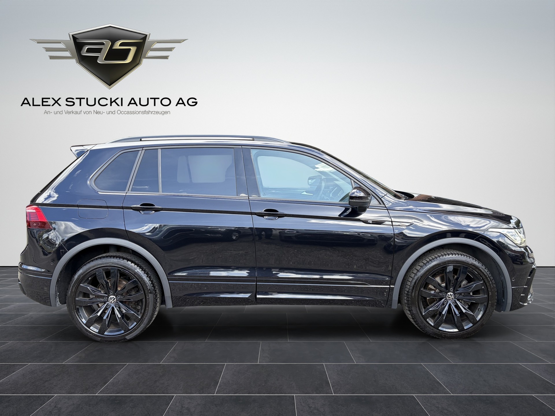 VW Tiguan 2.0 TDI SCR R-Line 4Motion DSG-image-8