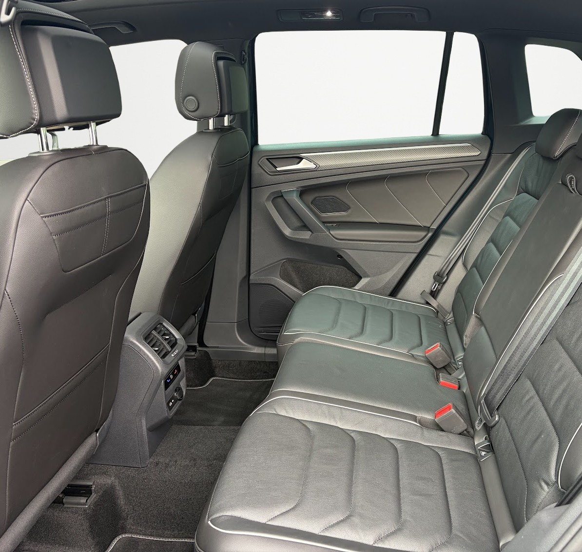 VW Tiguan 2.0 TDI SCR R-Line 4Motion DSG-image-12