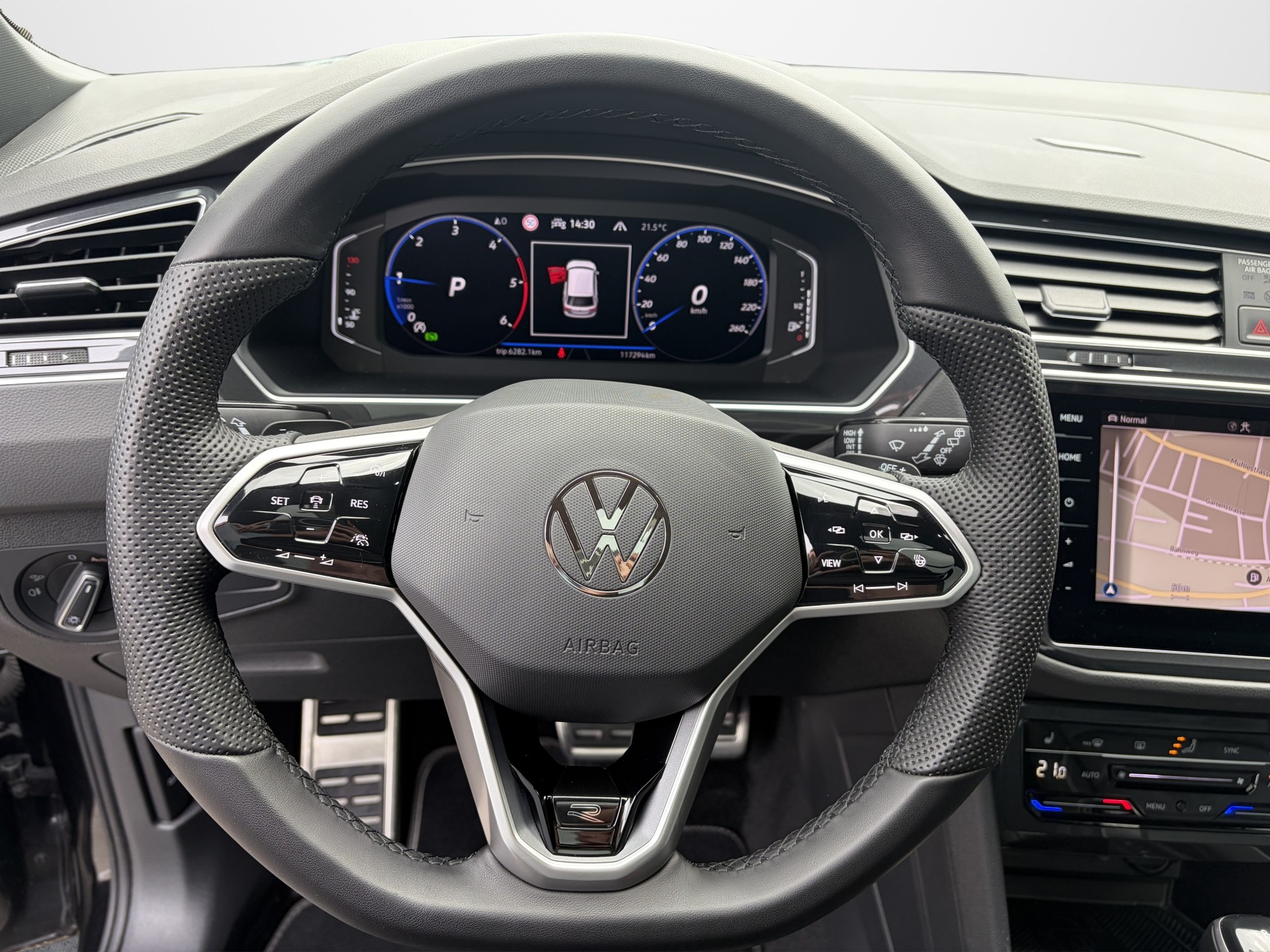 VW Tiguan 2.0 TDI SCR R-Line 4Motion DSG-image-11