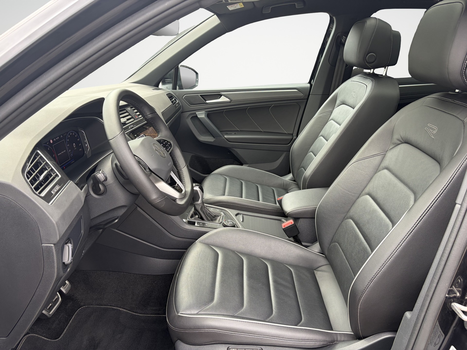 VW Tiguan 2.0 TDI SCR R-Line 4Motion DSG-image-10