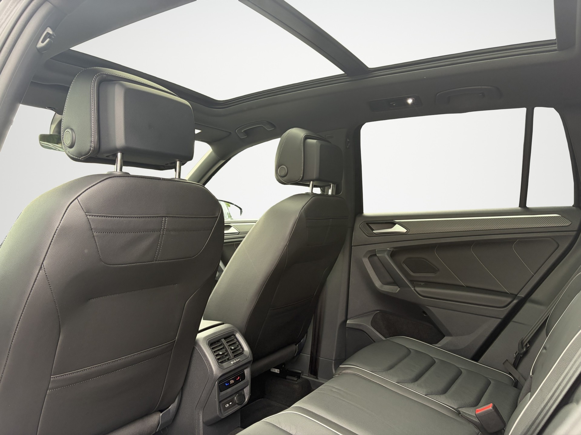 VW Tiguan 2.0 TDI SCR R-Line 4Motion DSG-image-15