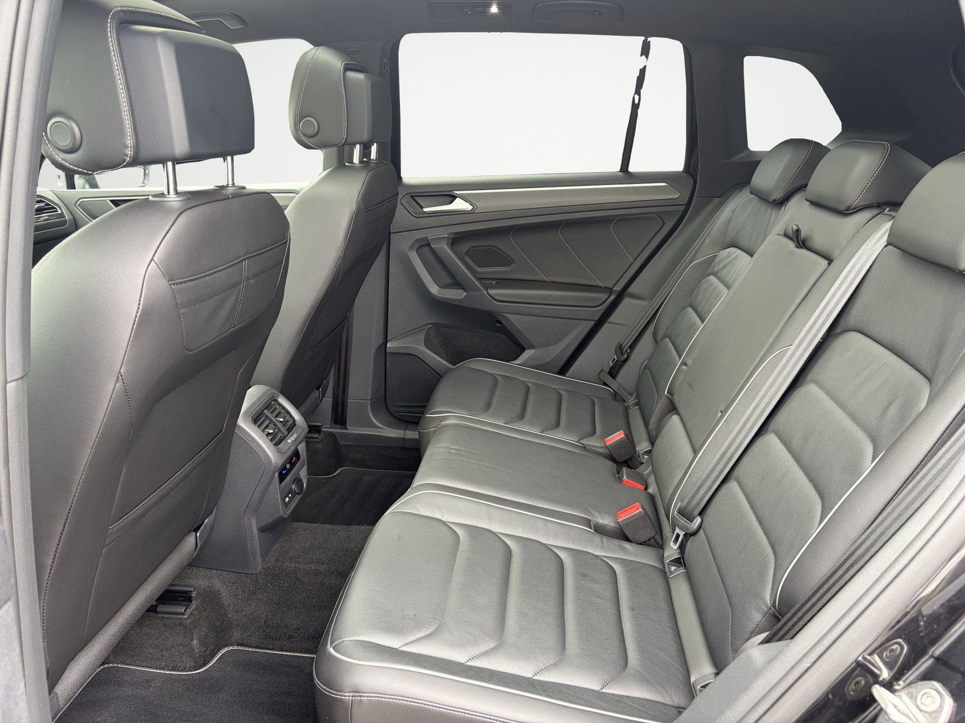 VW Tiguan 2.0 TDI SCR R-Line 4Motion DSG-image-14