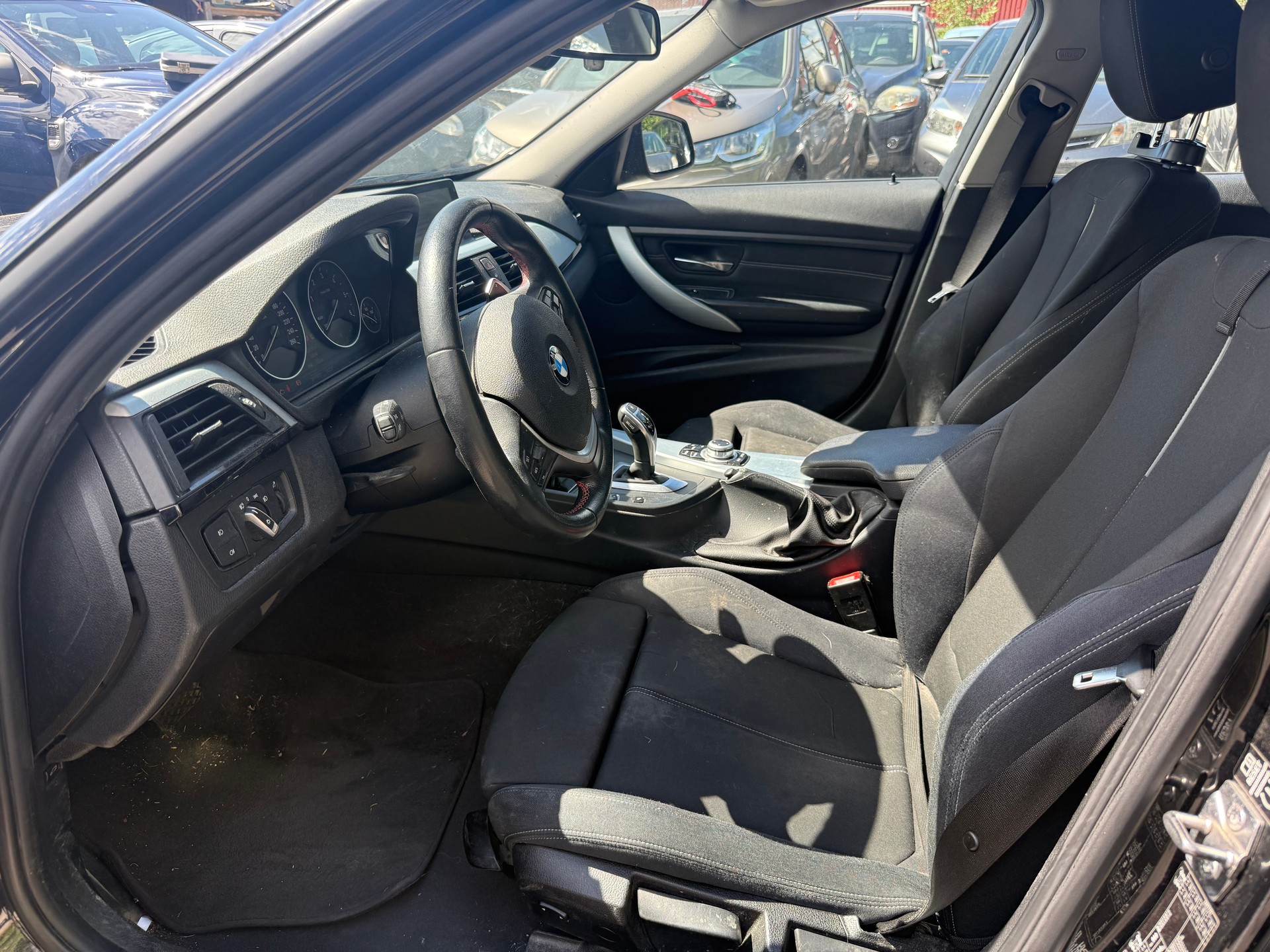 BMW 320d xDrive Touring Steptronic-image-4