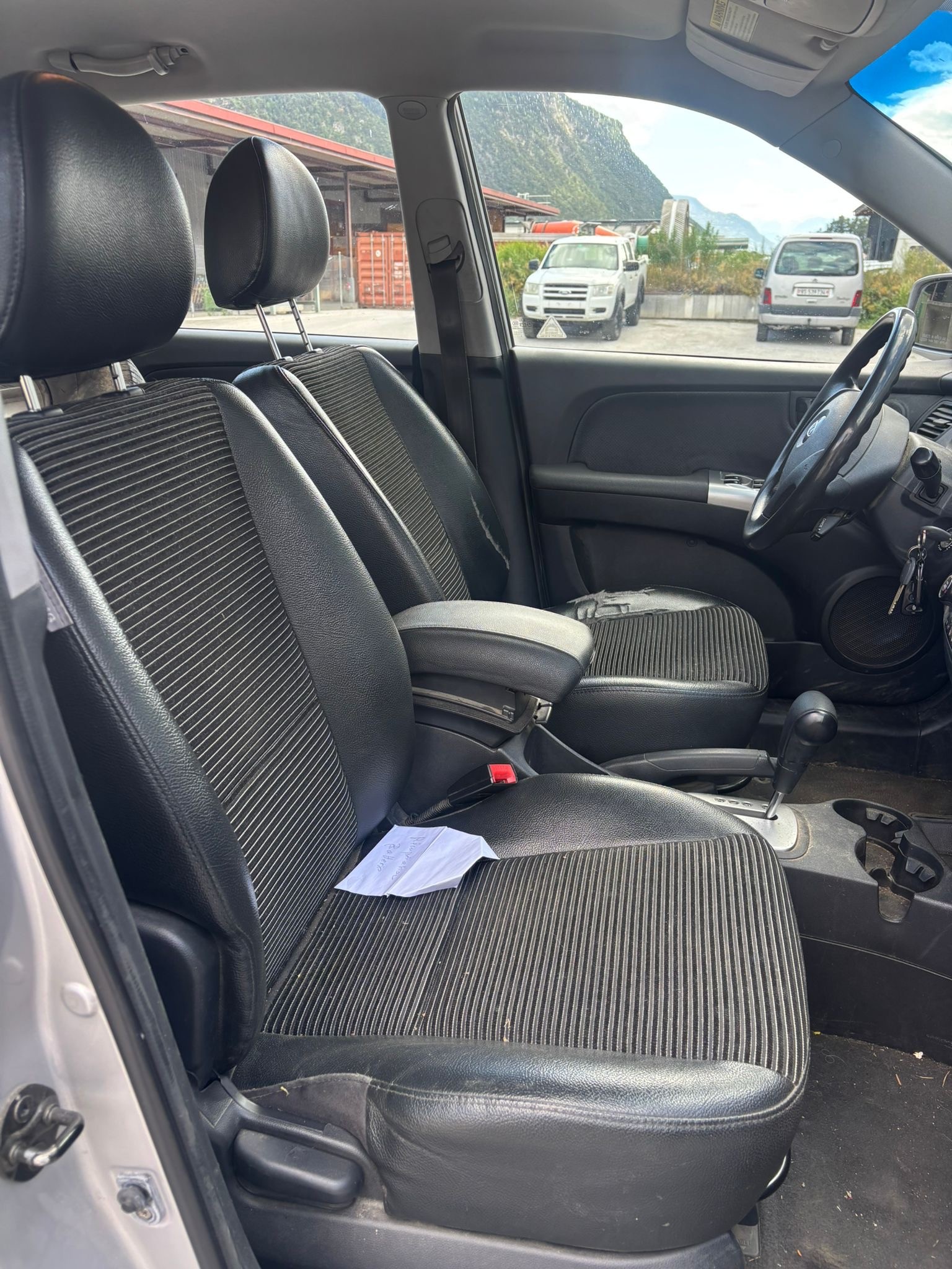 KIA Sportage 2.0 CRDi Classic-image-3