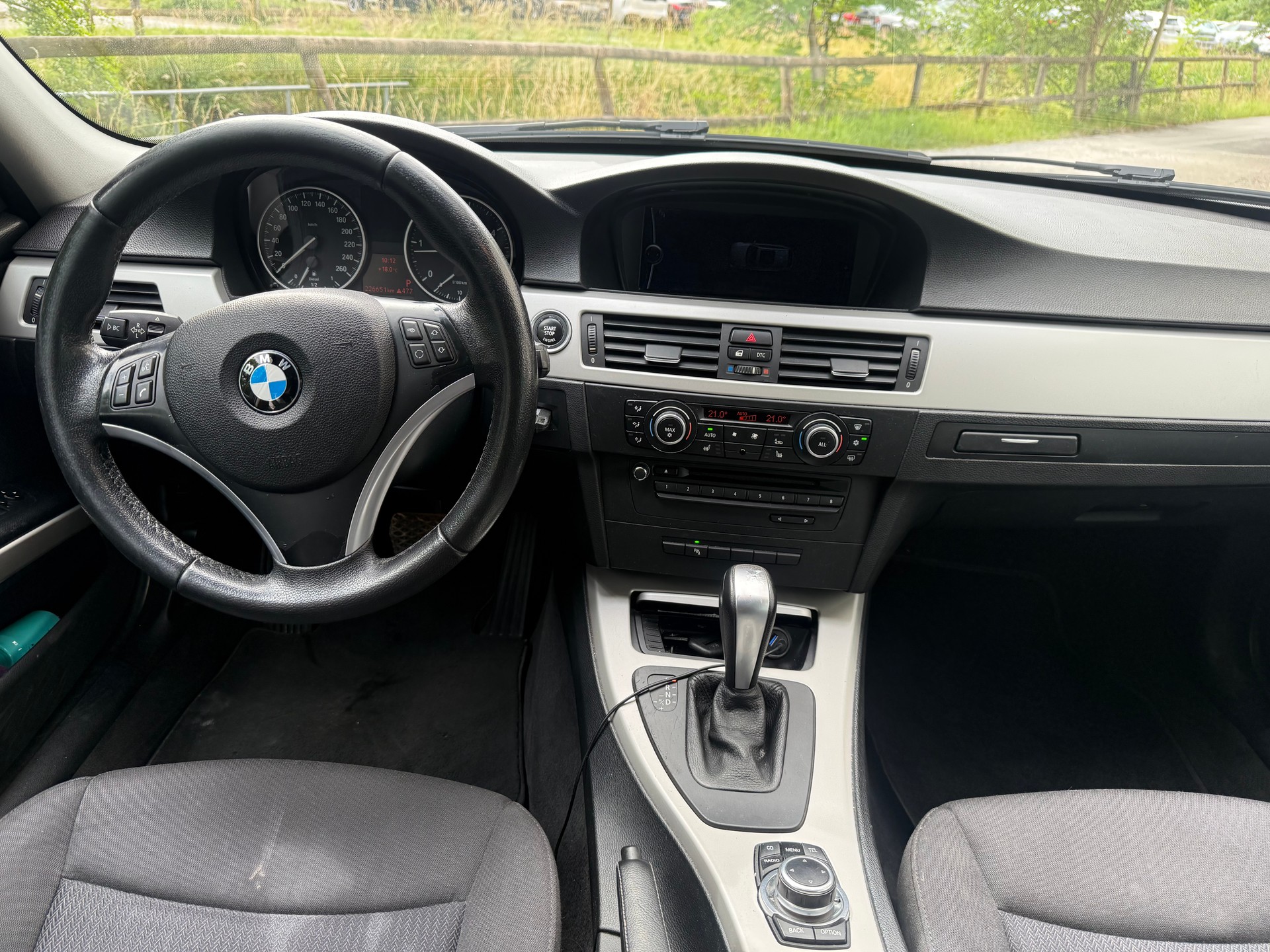 BMW 318d Touring Steptronic-image-2