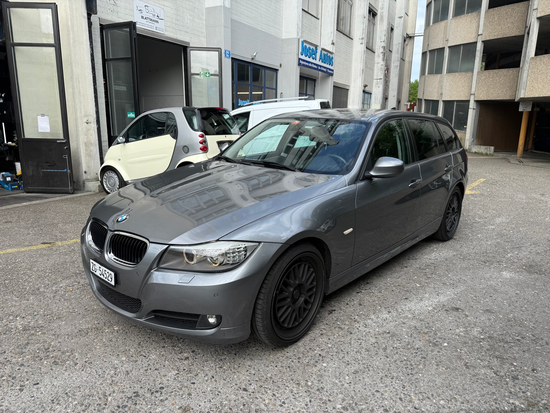 BMW 318d Touring Steptronic-image-1