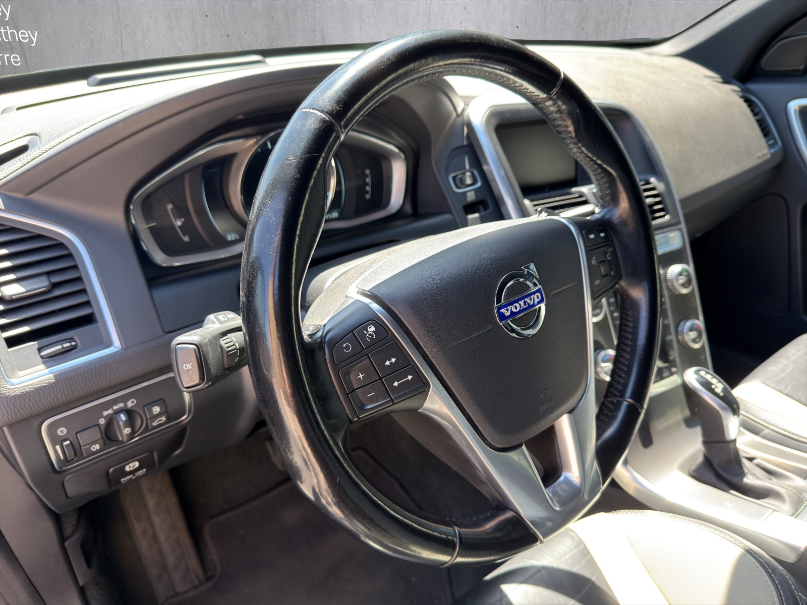 VOLVO XC60 T6 AWD Summum Geartronic-image-11
