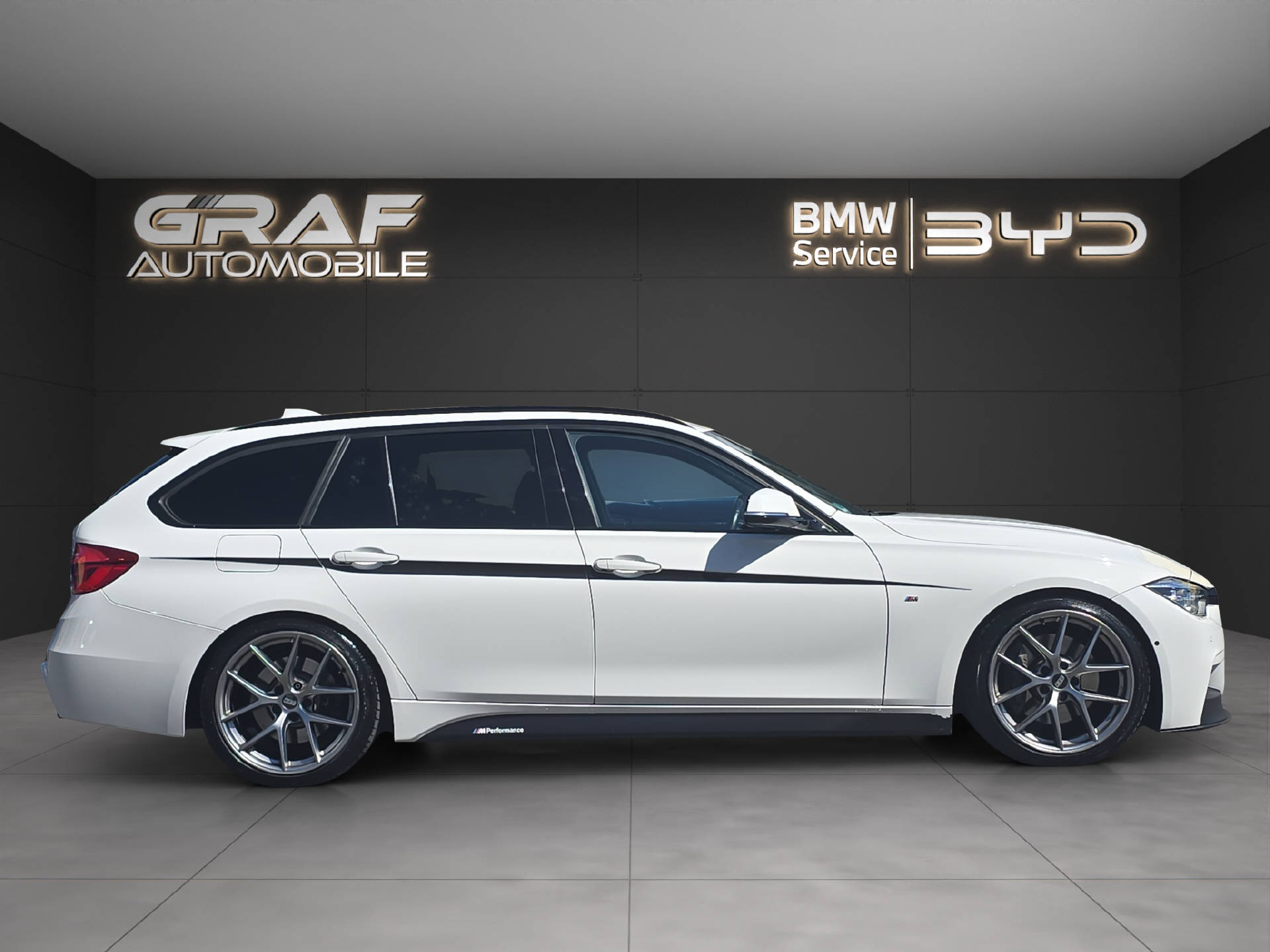 BMW 340i xDrive Touring M Sport ** Power & Sound // Frisch ab MFK // 12 Monate GARANTIE **-showroom-element-3