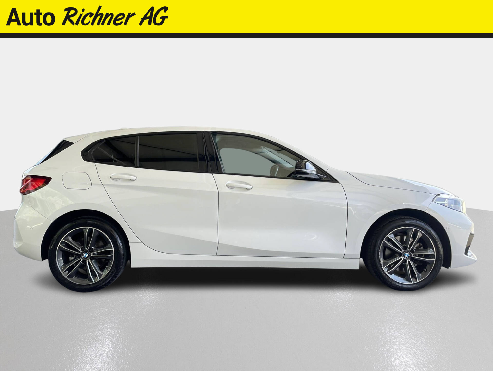 BMW 118i-image-2