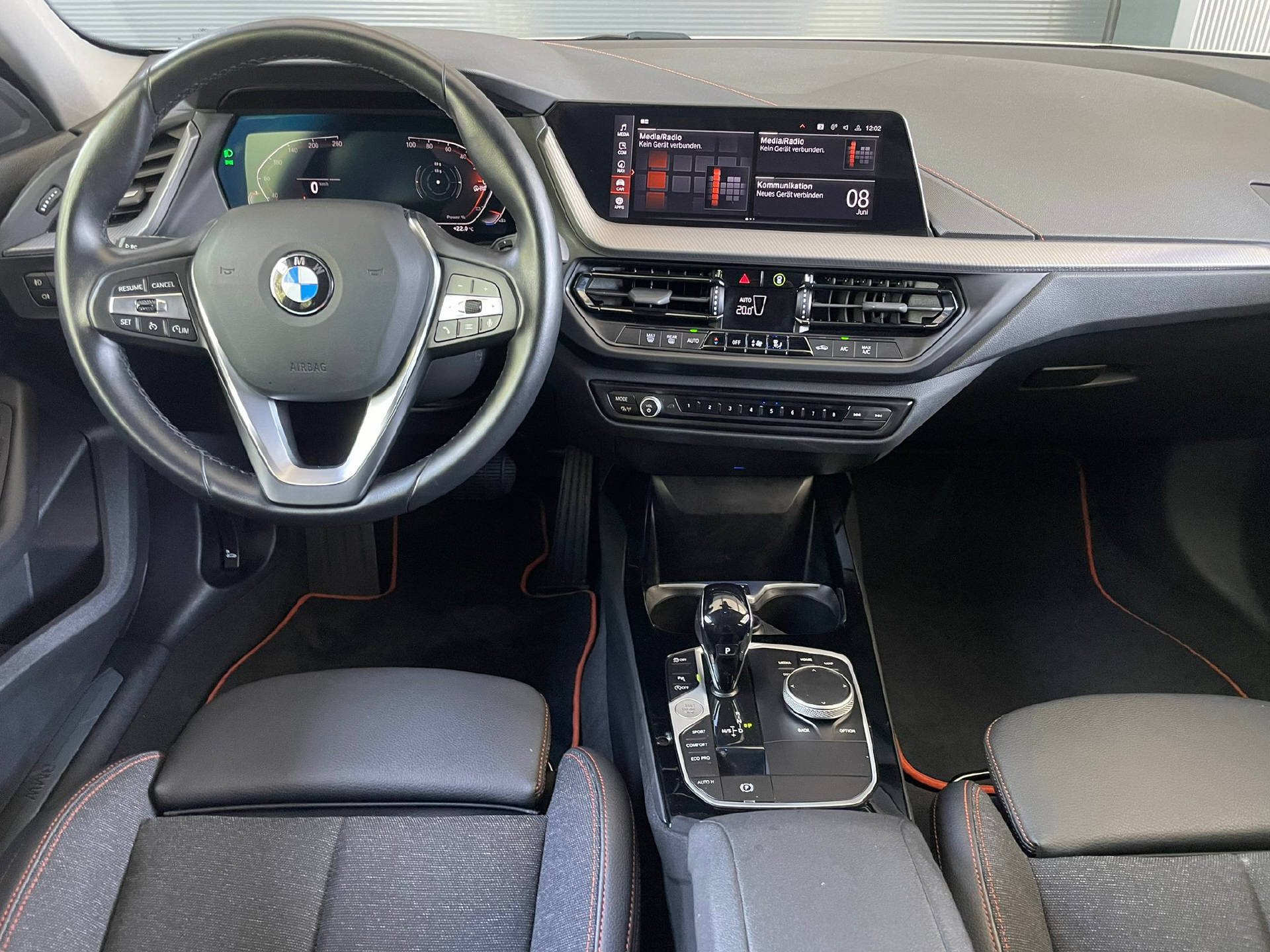 BMW 118i-image-7