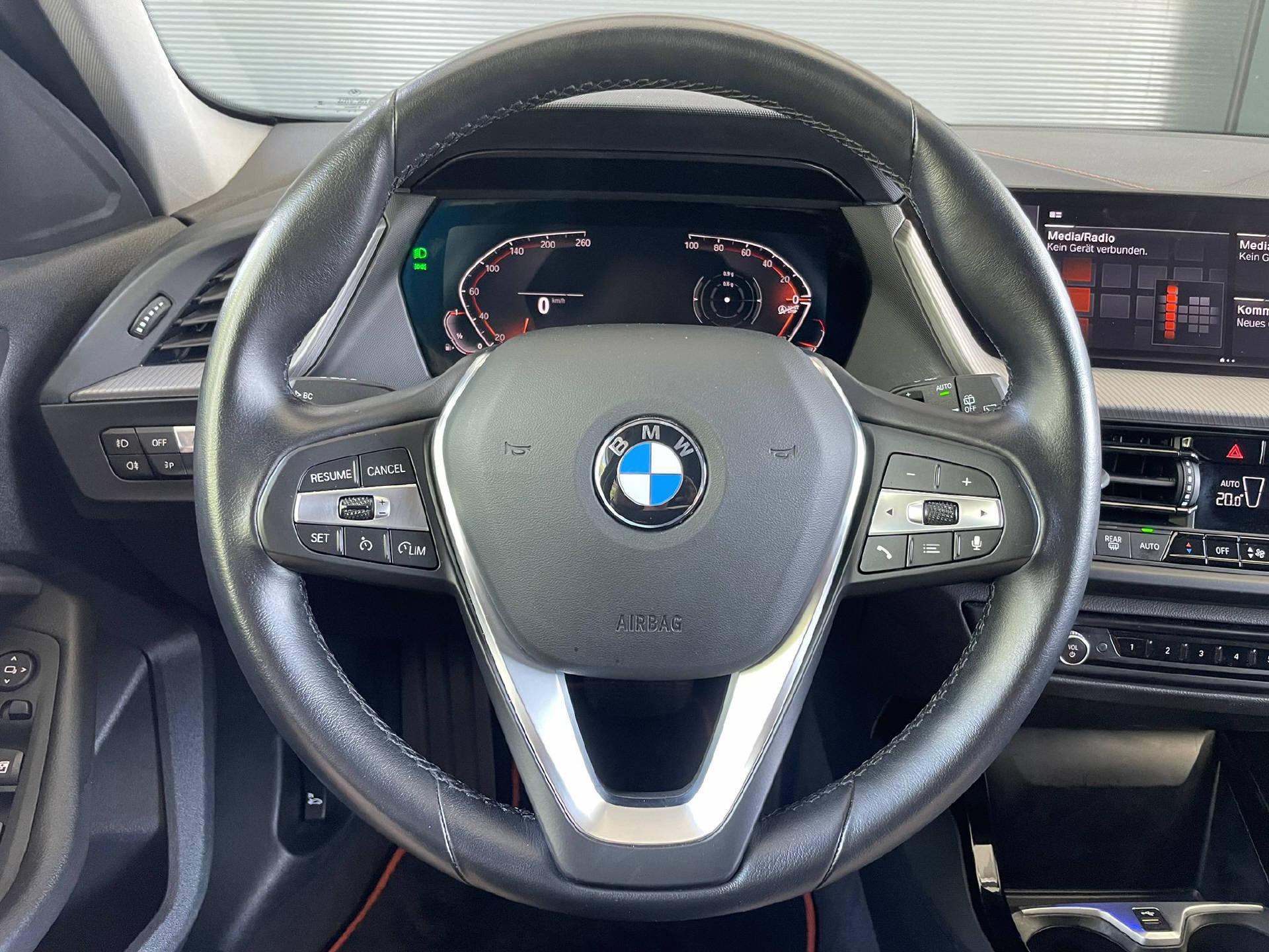 BMW 118i-image-8