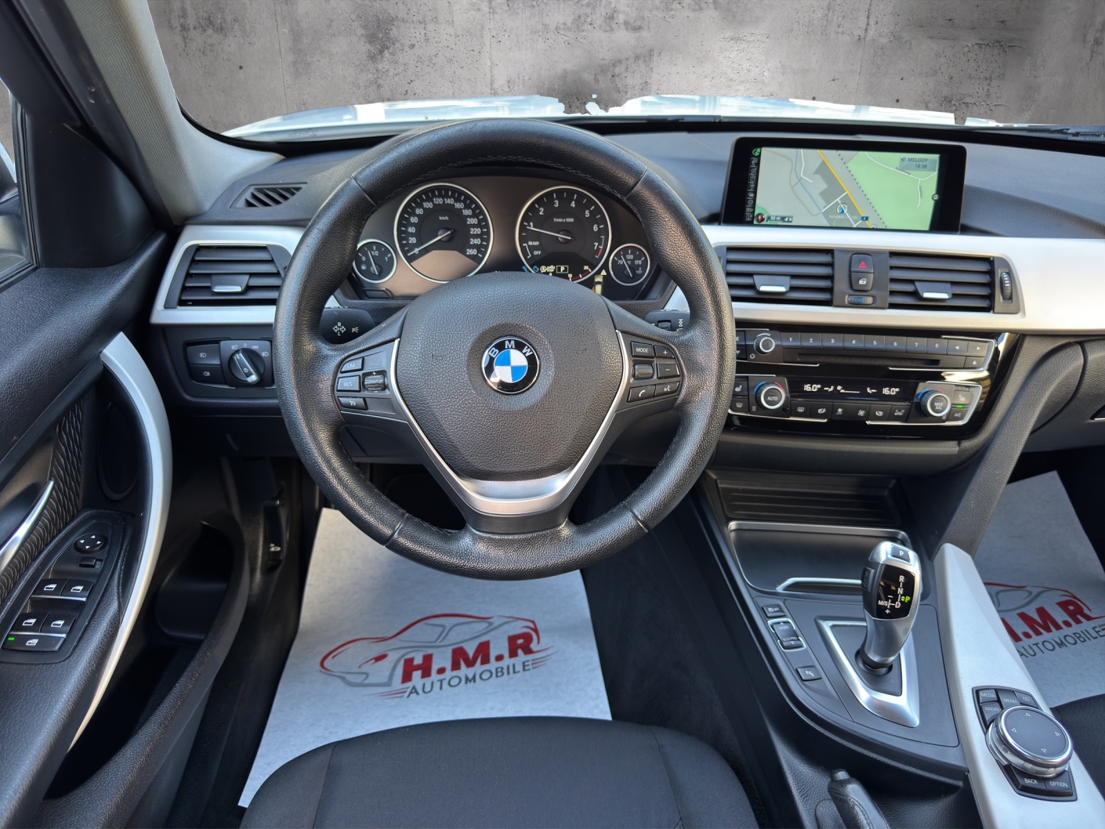 BMW 320i xDrive Touring Steptronic-image-11