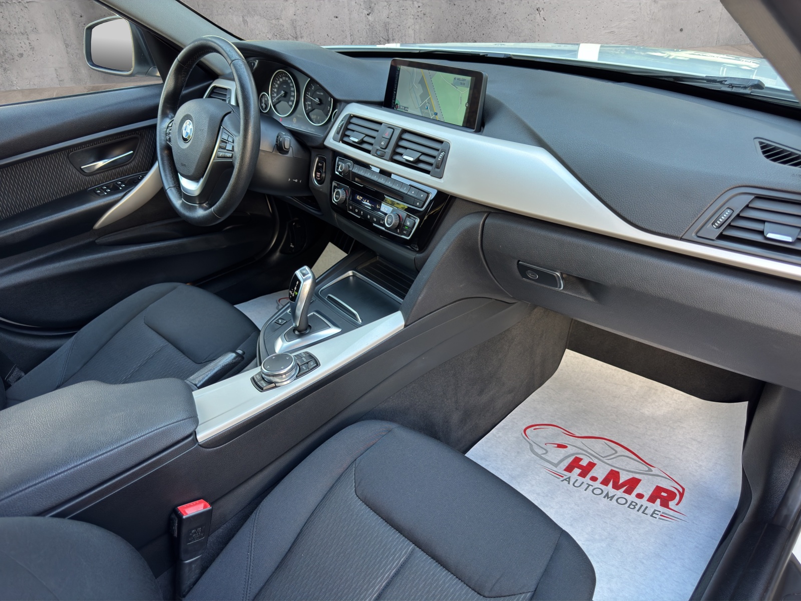 BMW 320i xDrive Touring Steptronic-image-10