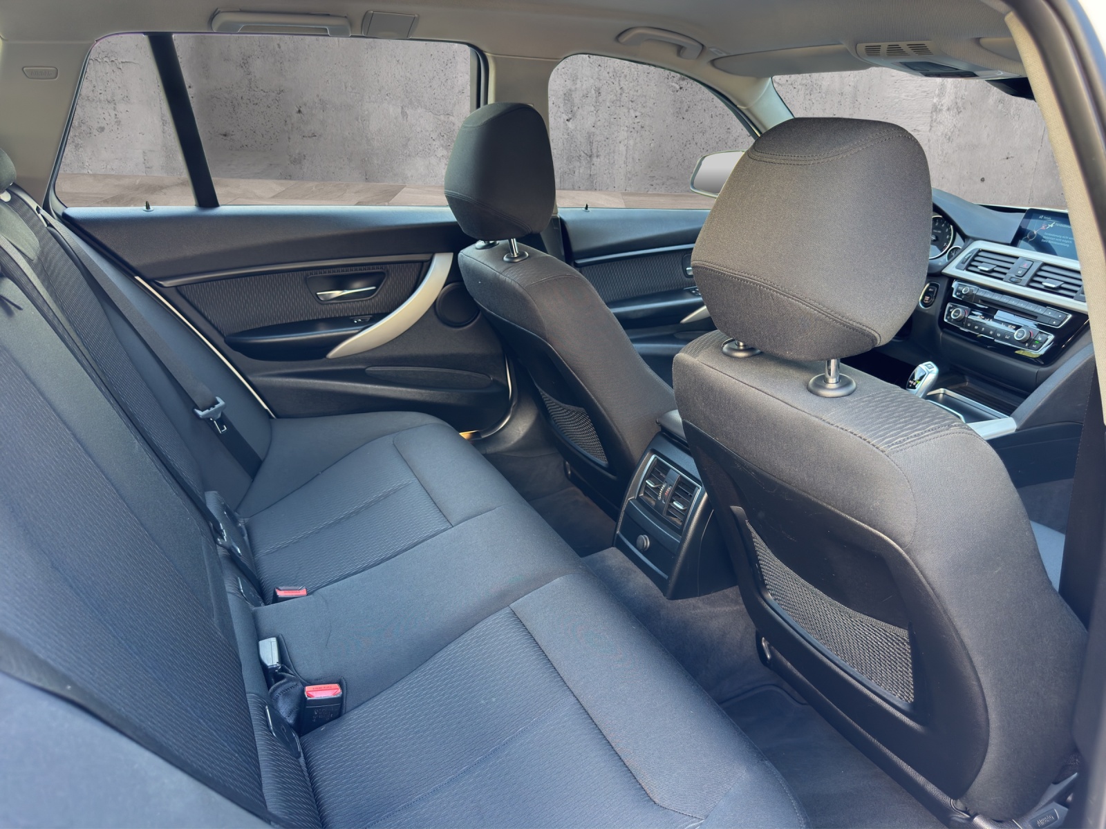 BMW 320i xDrive Touring Steptronic-image-13