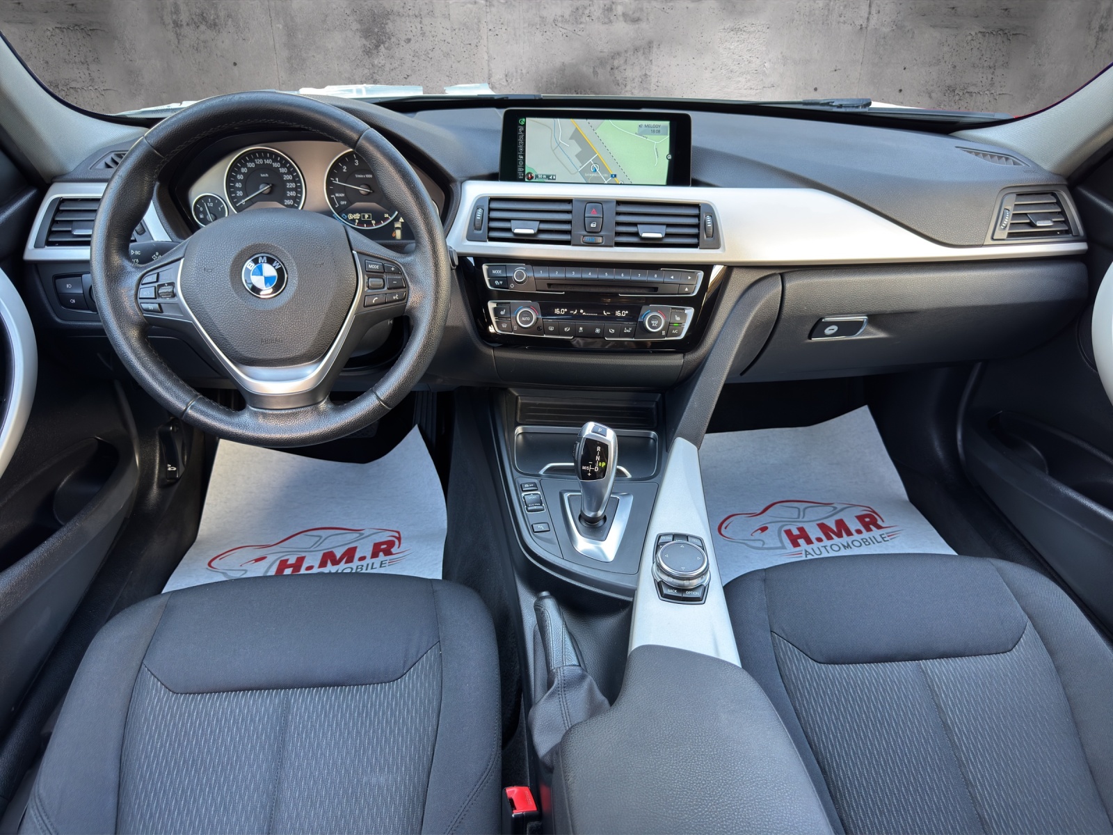 BMW 320i xDrive Touring Steptronic-image-9