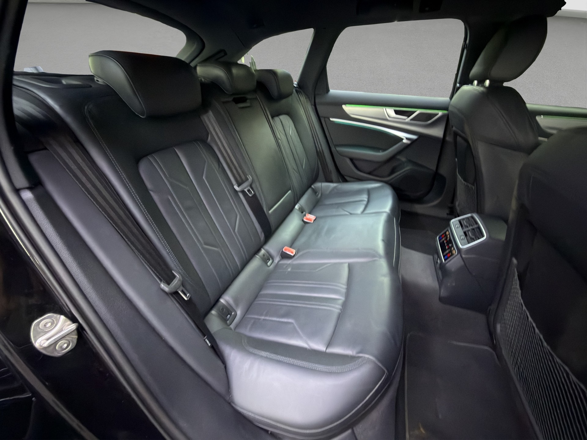 AUDI A6 Avant 45 TFSI Sport S-tronic quattro-image-15