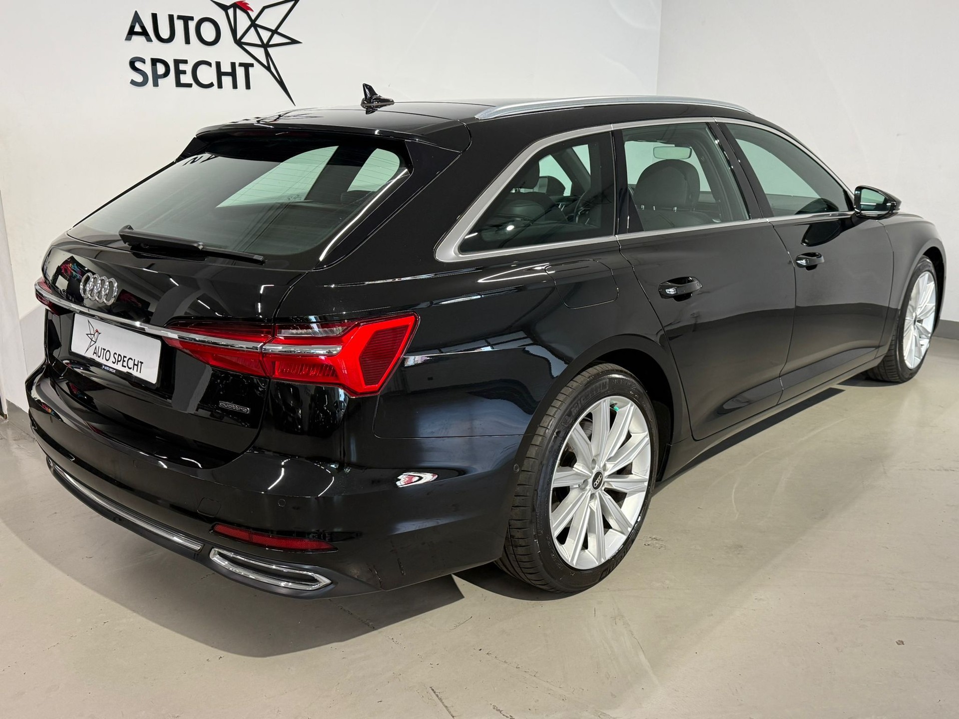AUDI A6 Avant 45 TFSI Sport S-tronic quattro-image-3