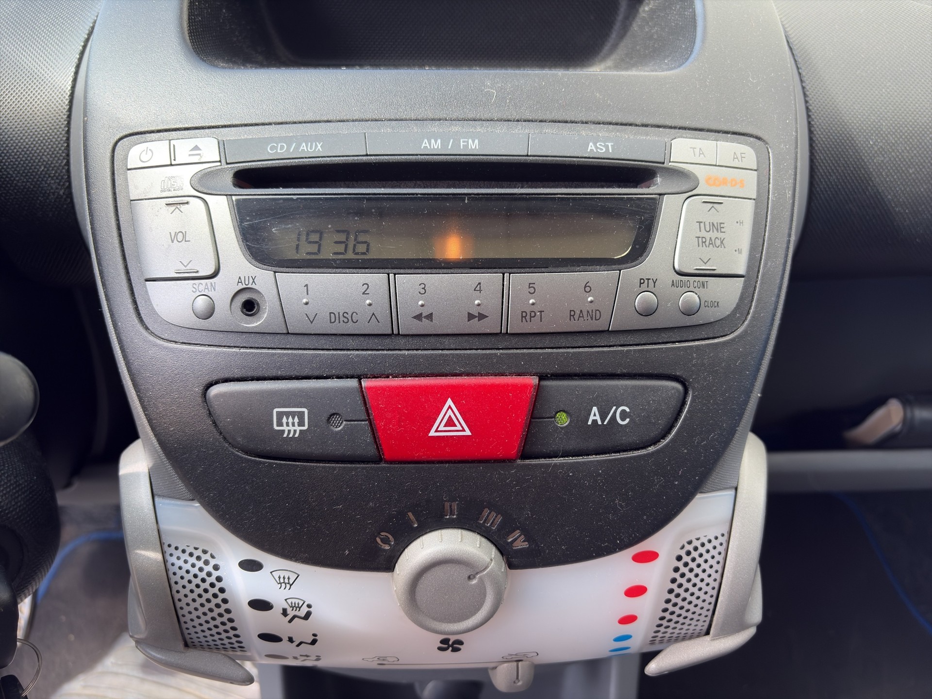 TOYOTA Aygo 1.0 Linea Luna-image-14