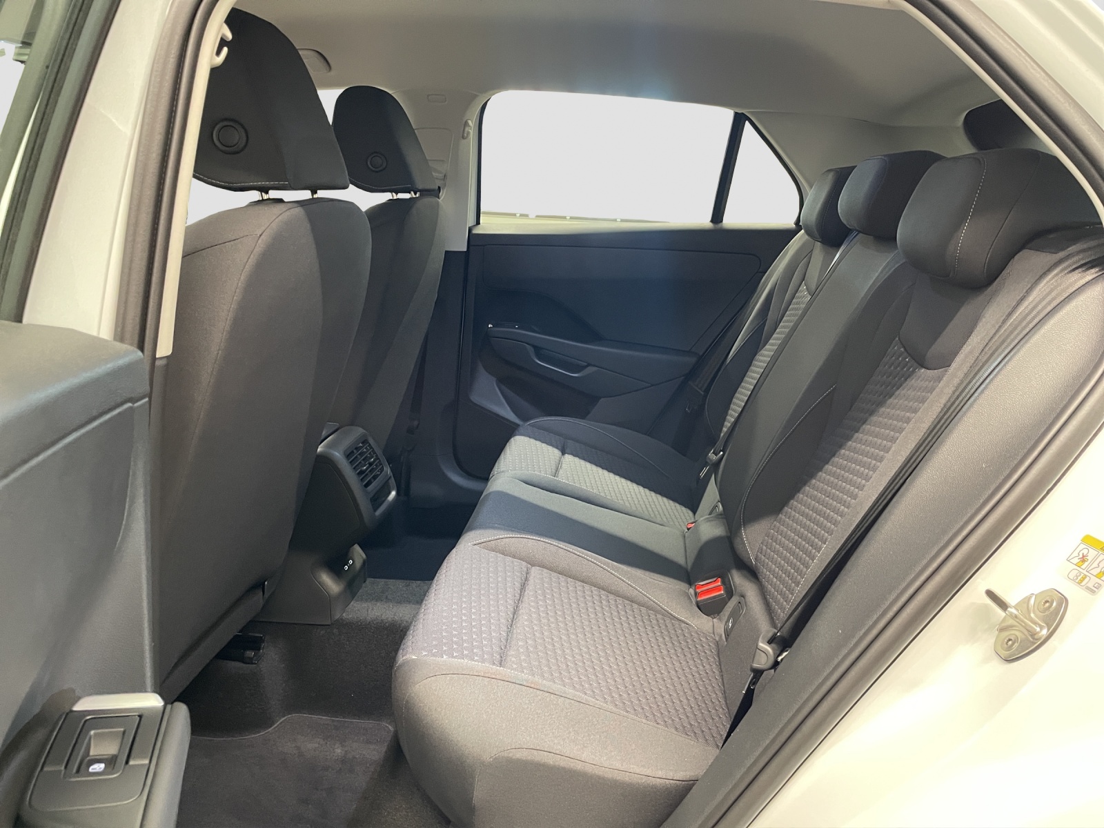 VW T-Roc 1.5 eTSI mHEV Trend DSG-image-12