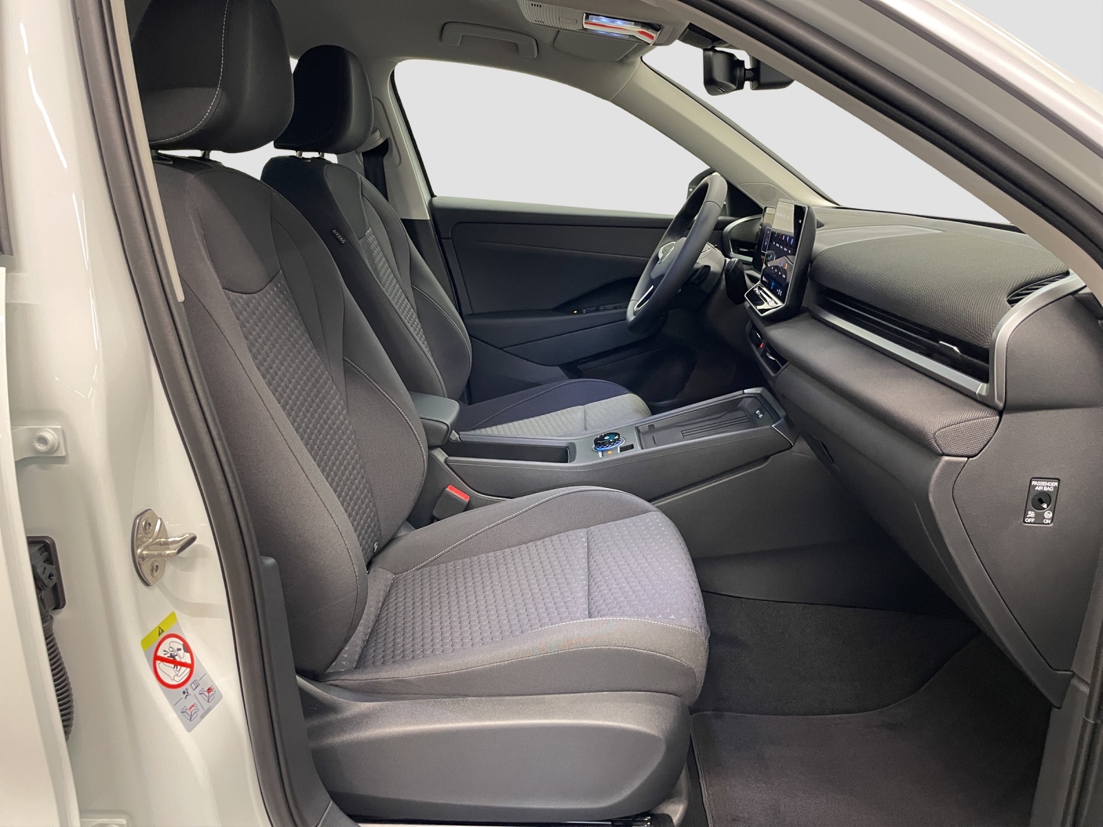 VW T-Roc 1.5 eTSI mHEV Trend DSG-image-13