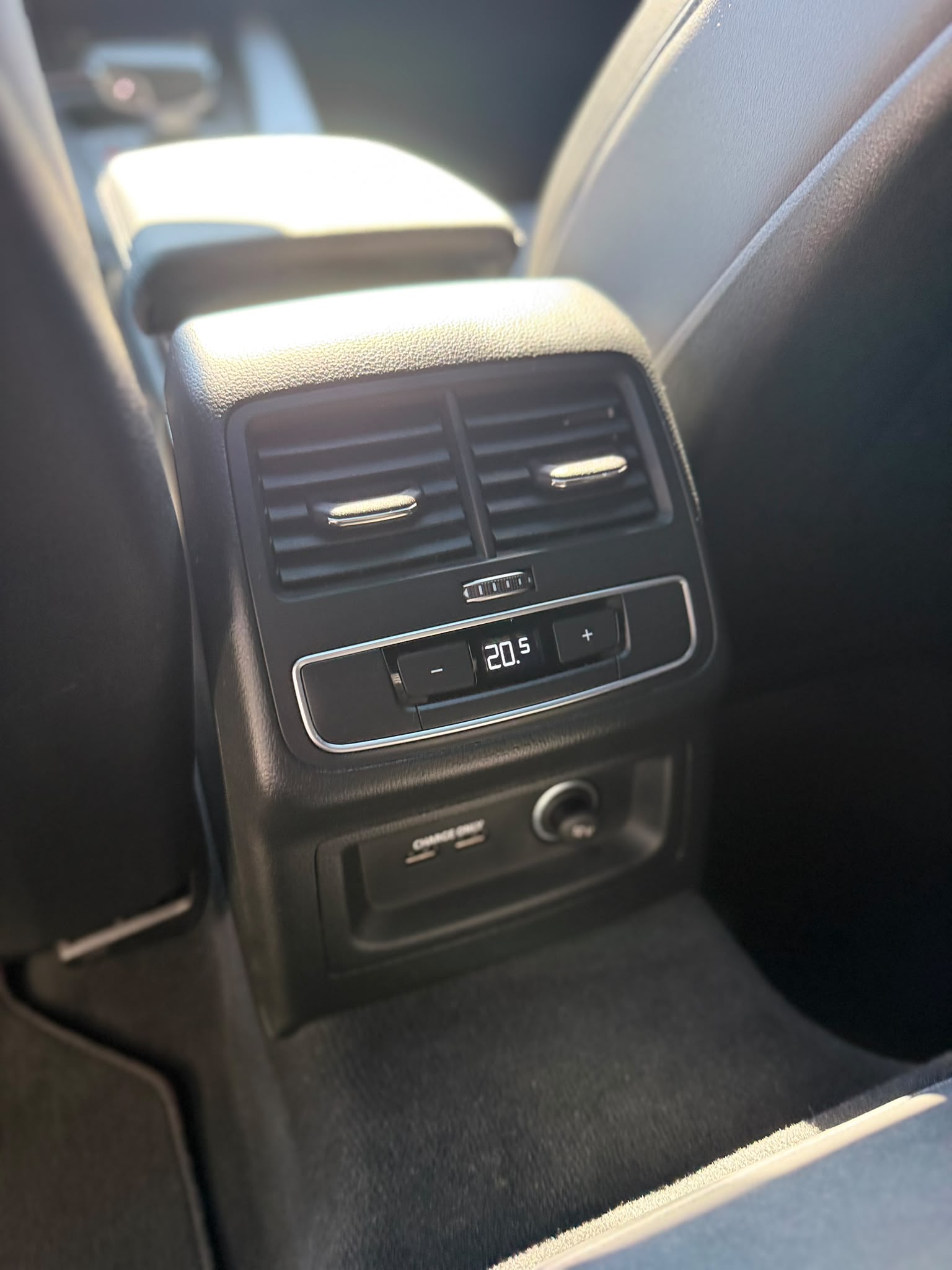 AUDI 2.0 40 TFSI S Line quattro S-Tronic-image-10