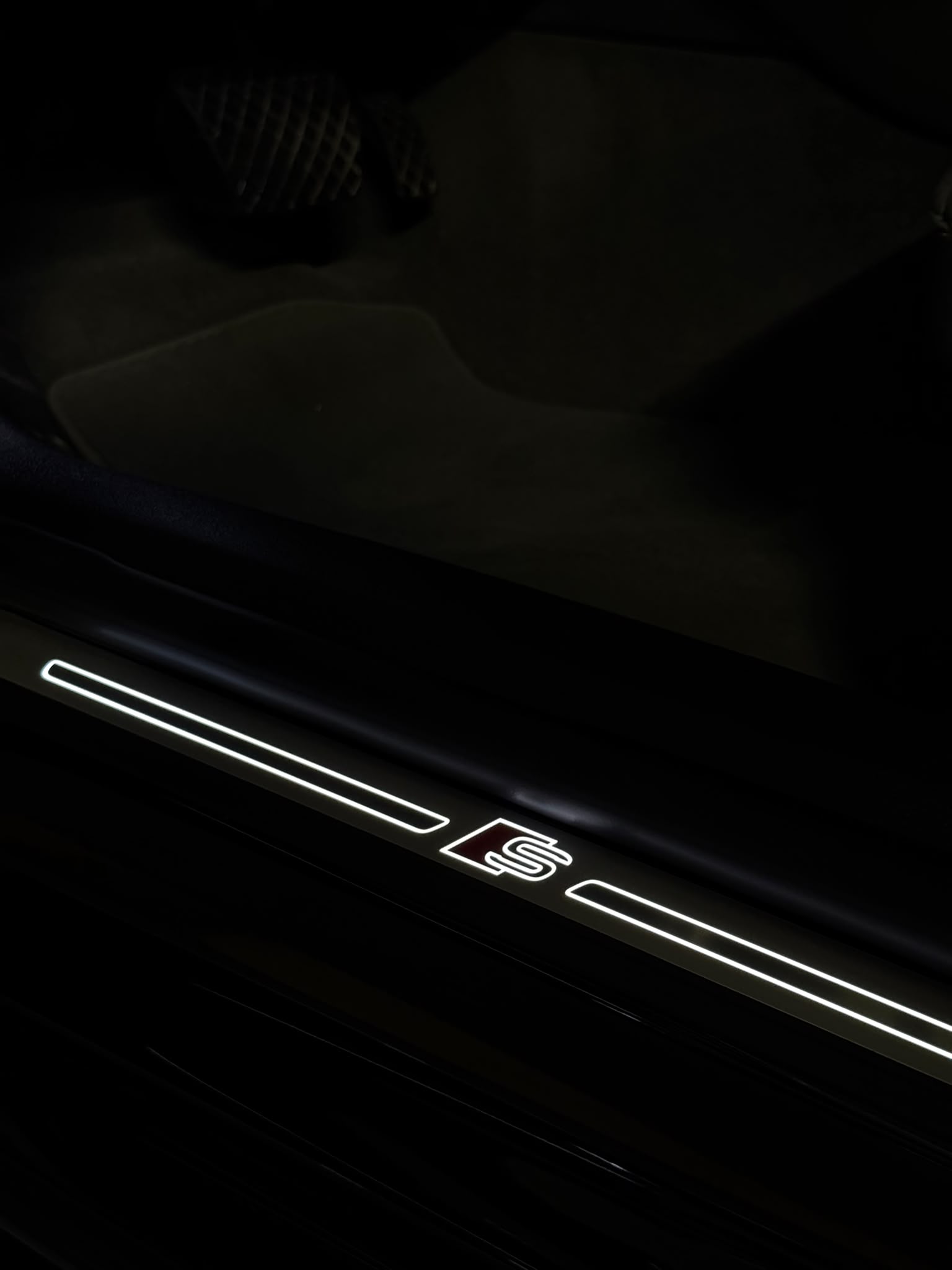 AUDI 2.0 40 TFSI S Line quattro S-Tronic-image-17